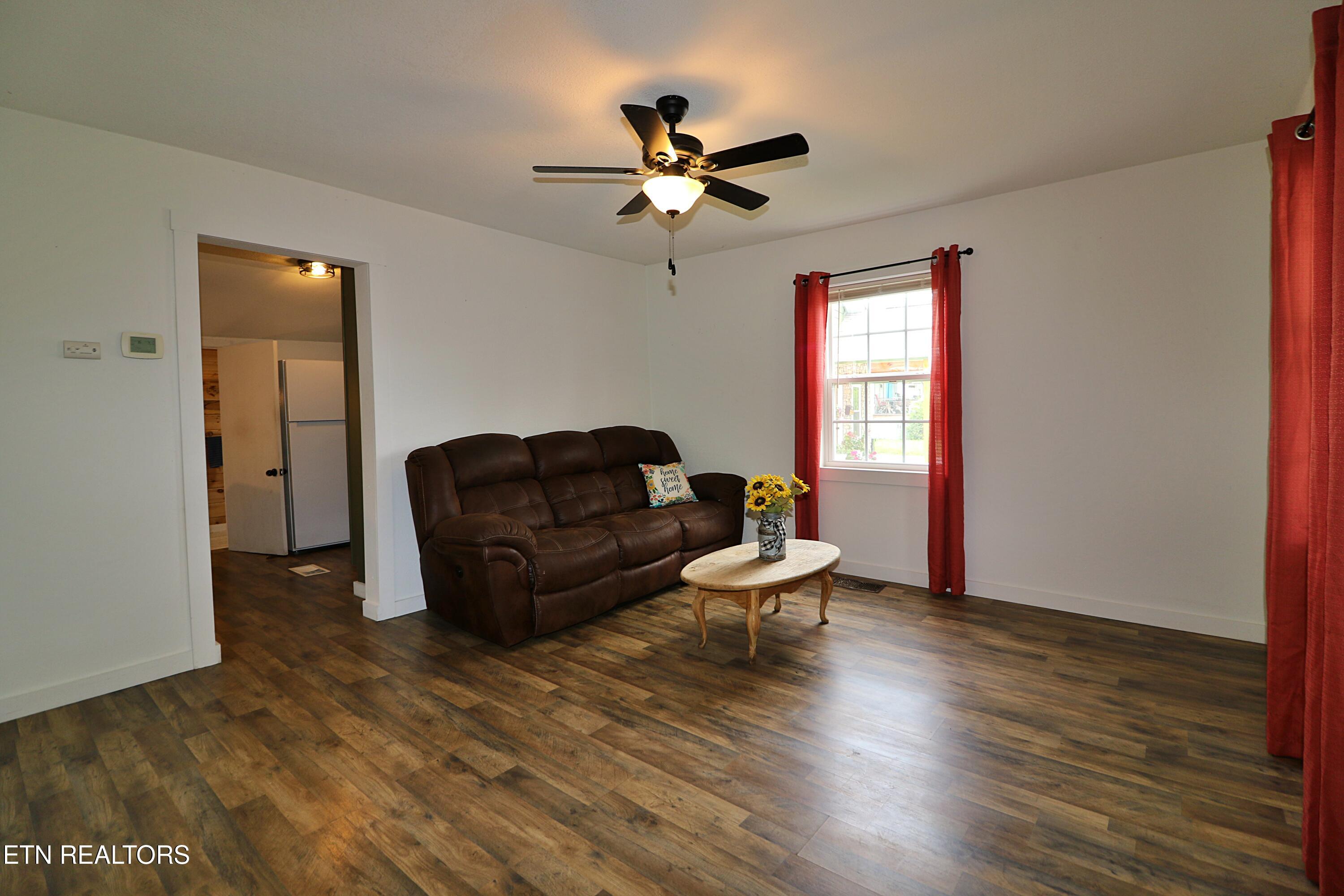 117 N Main Street Oneida TN 37841