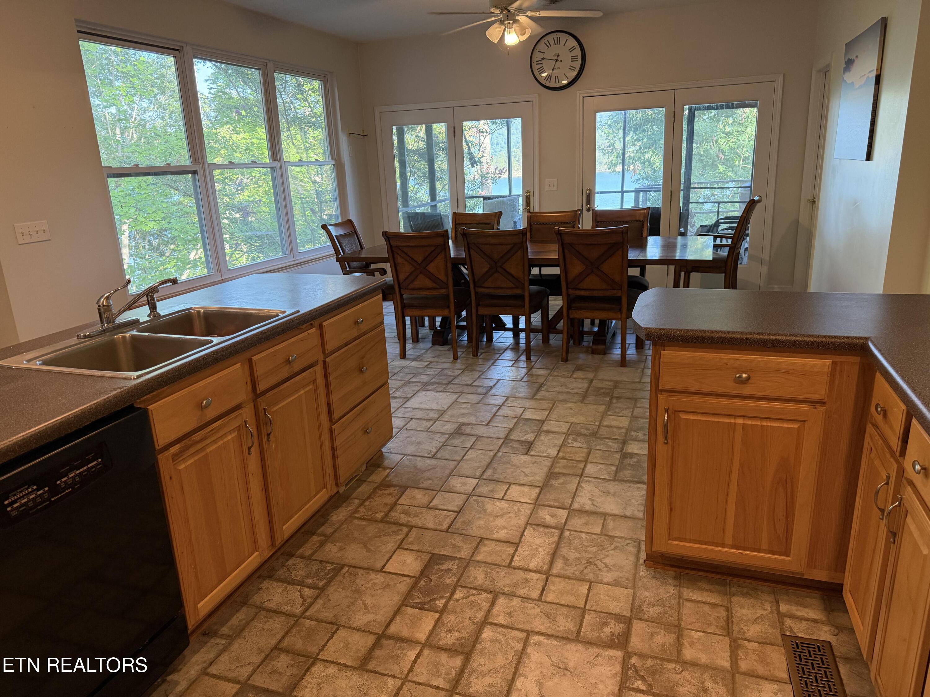 1395 Lakeview Drive Sharps Chapel TN 37866
