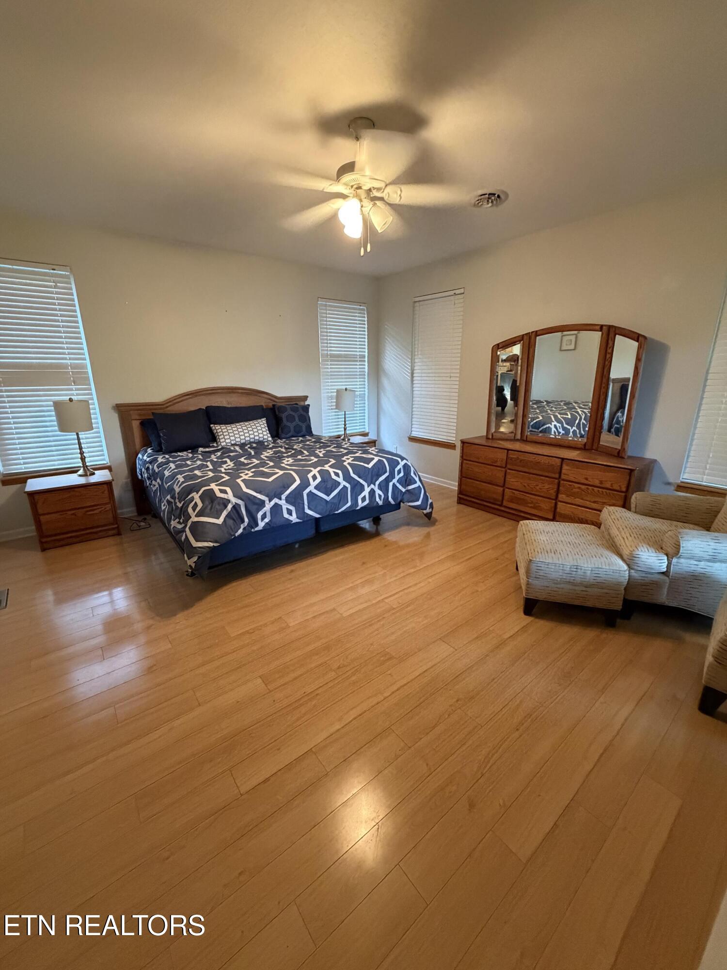 1395 Lakeview Drive Sharps Chapel TN 37866