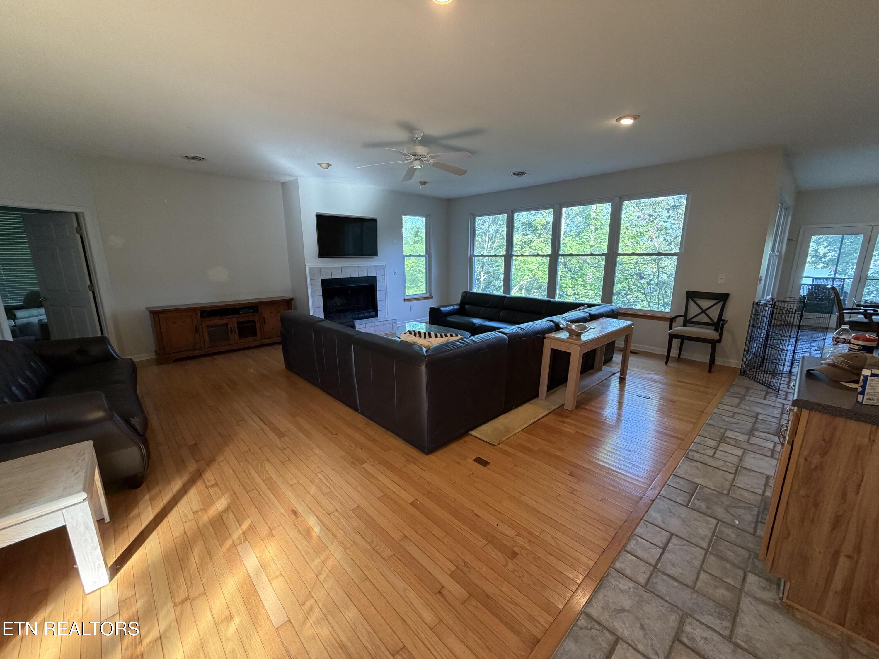 1395 Lakeview Drive Sharps Chapel TN 37866