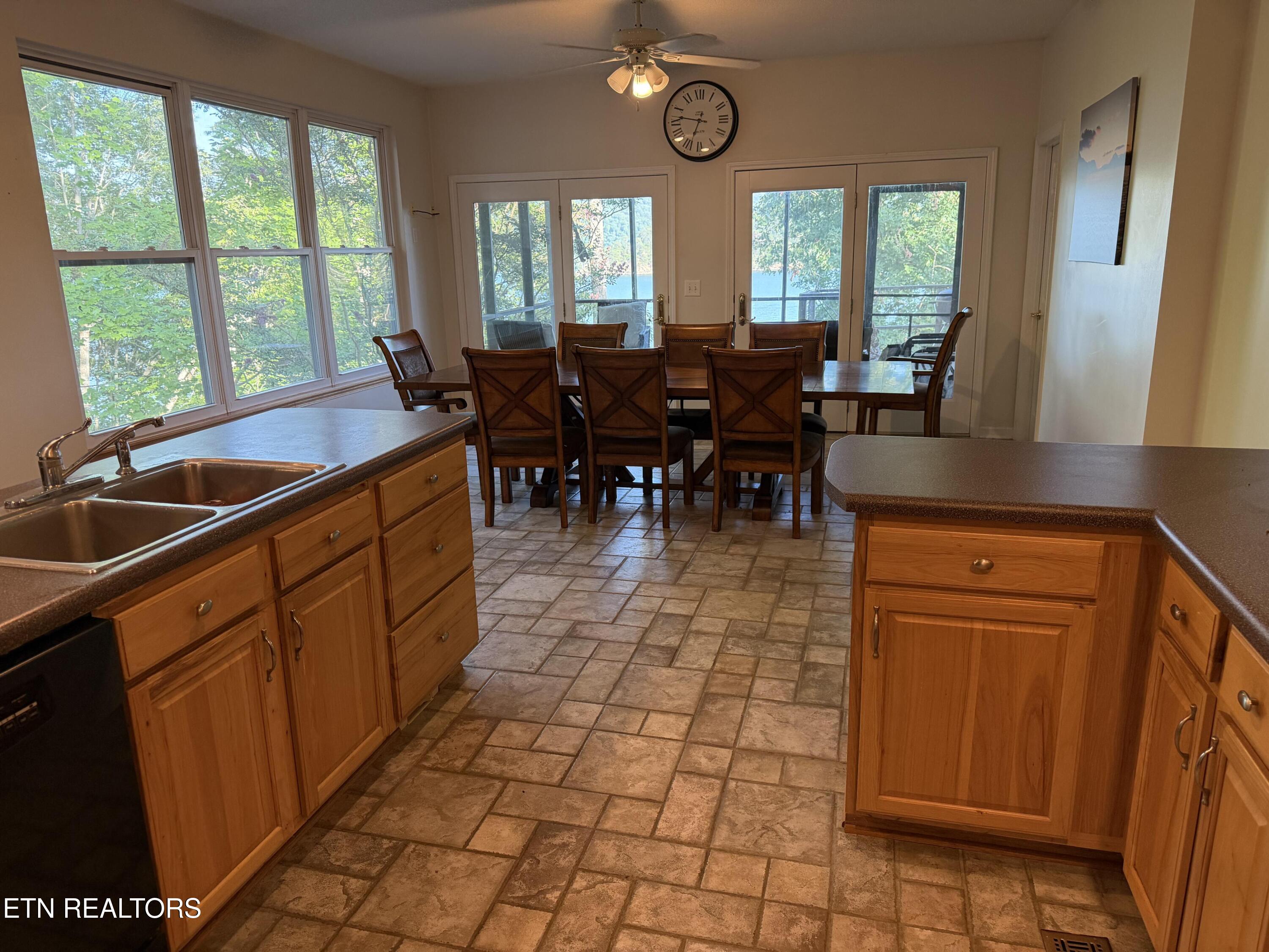 1395 Lakeview Drive Sharps Chapel TN 37866