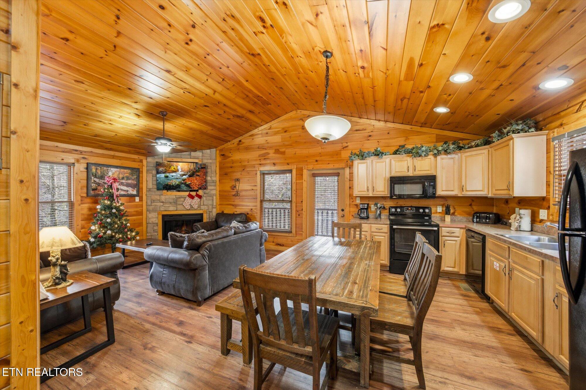 625 Gatlinburg Falls Way Gatlinburg TN 37738