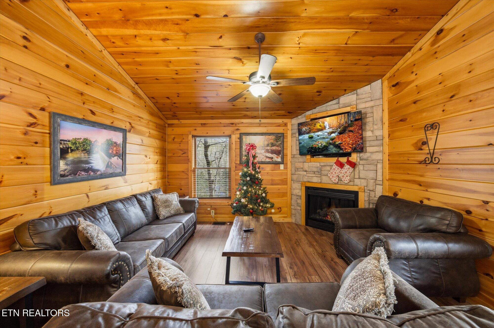 625 Gatlinburg Falls Way Gatlinburg TN 37738