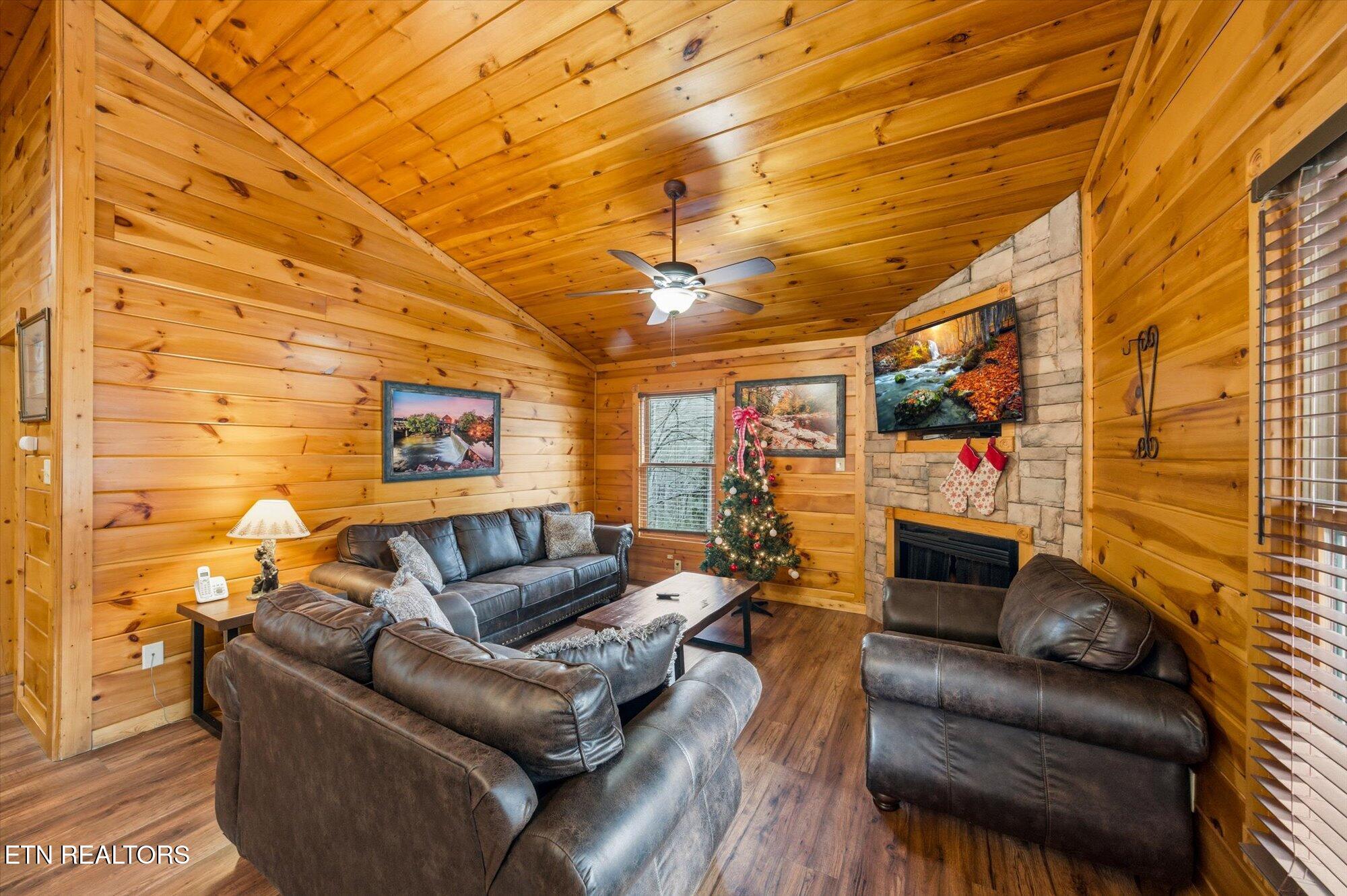 625 Gatlinburg Falls Way Gatlinburg TN 37738