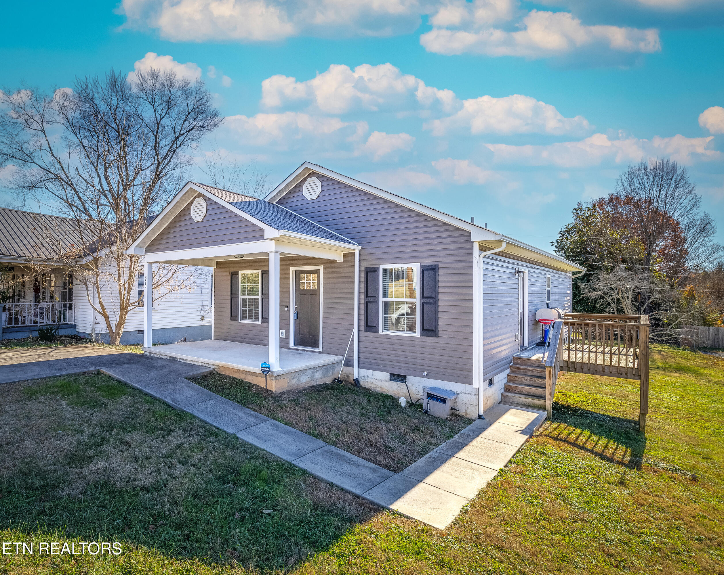 Knoxville TN, 520 Midlake Drive