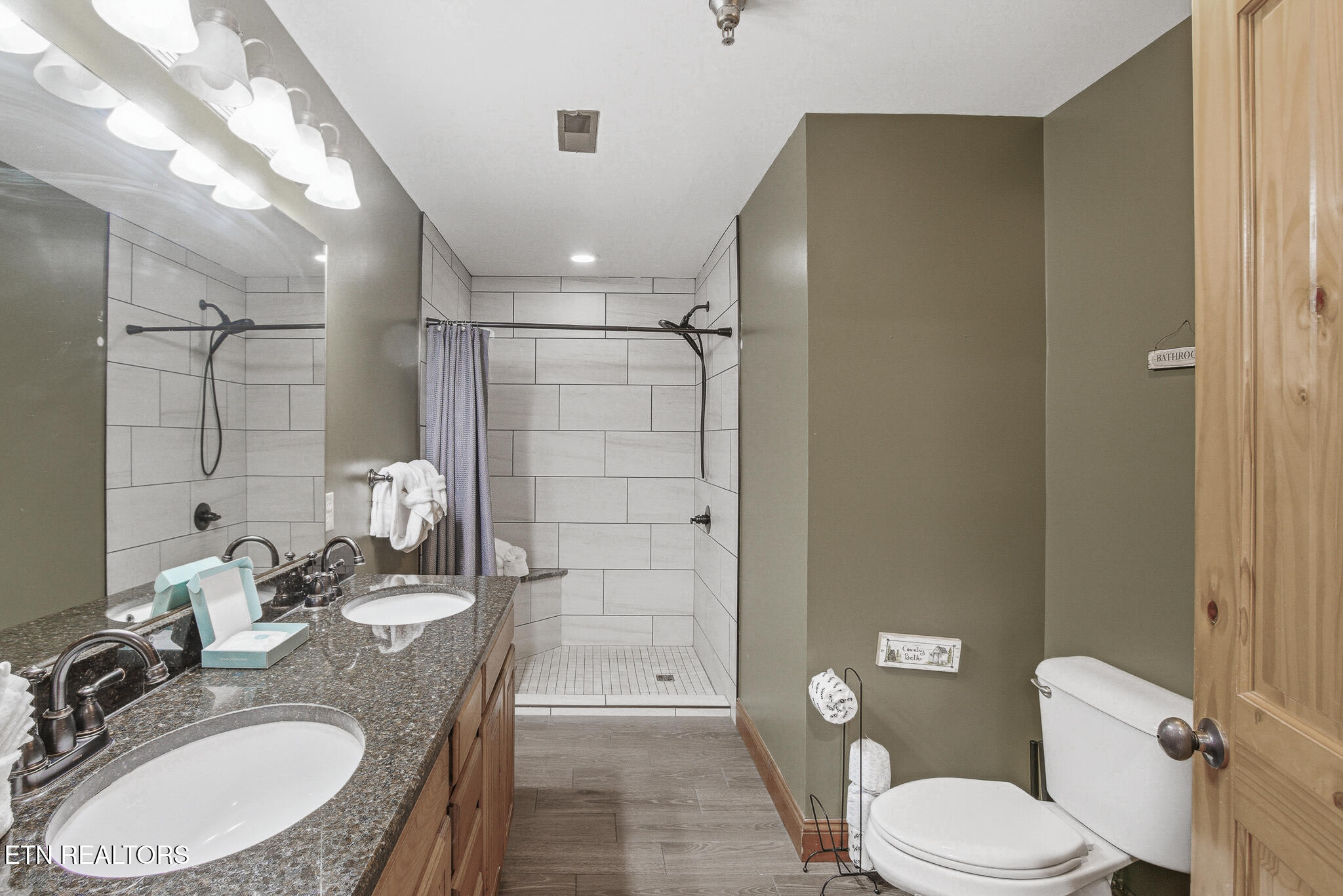 460 Big Bear Way Pigeon Forge TN 37863