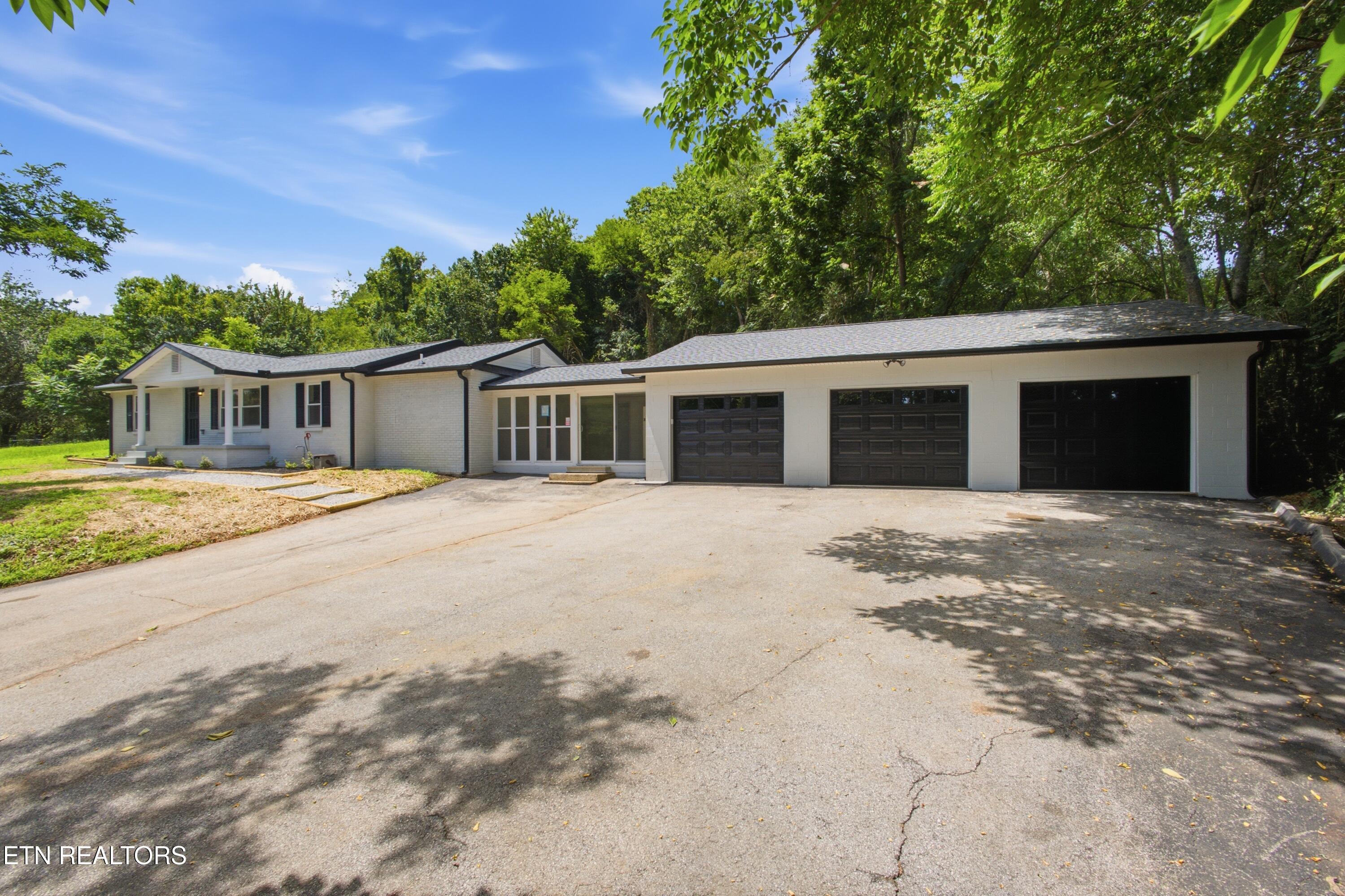 1946 Bluff Road Harriman TN 37748
