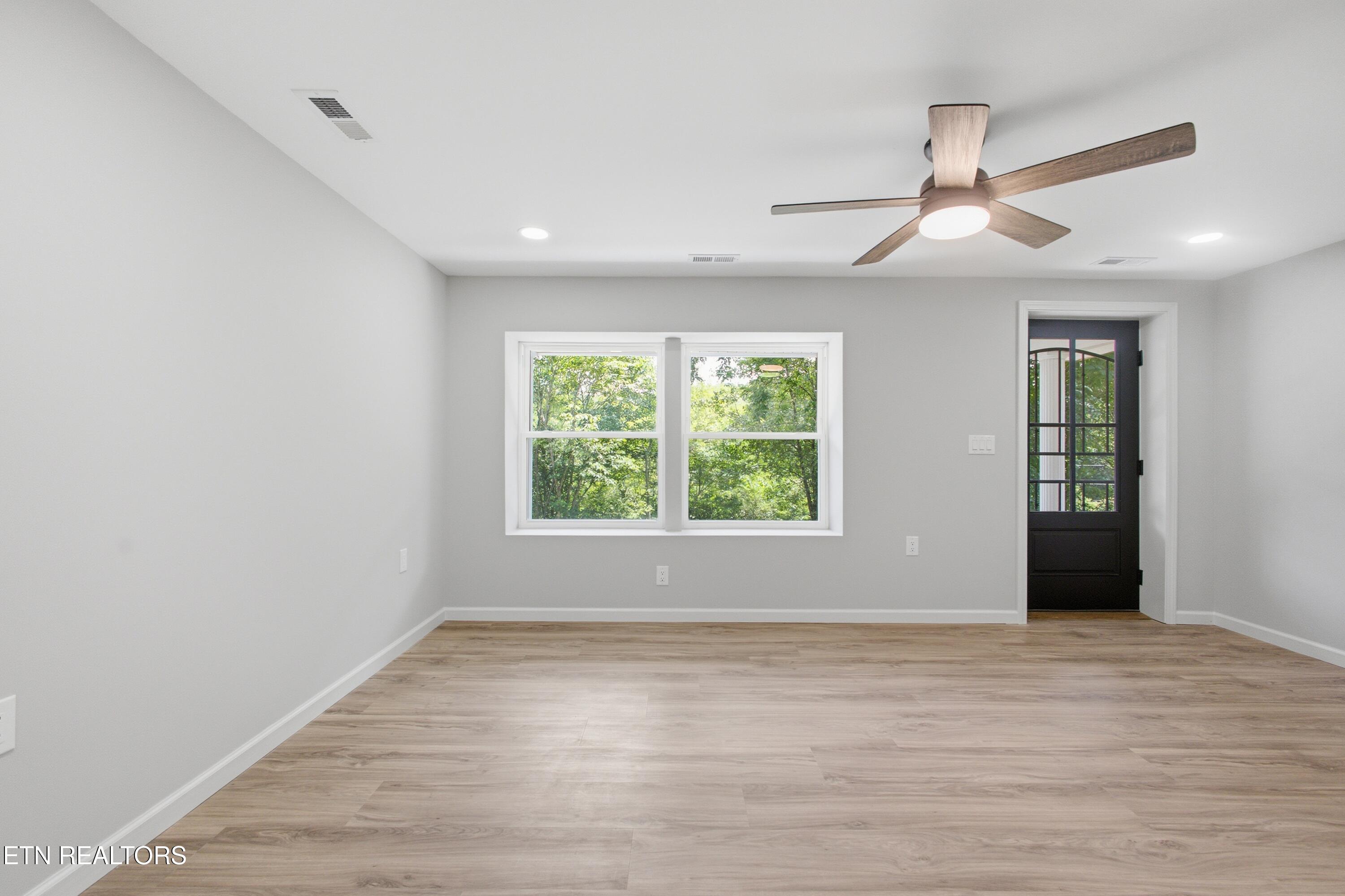 1946 Bluff Road Harriman TN 37748