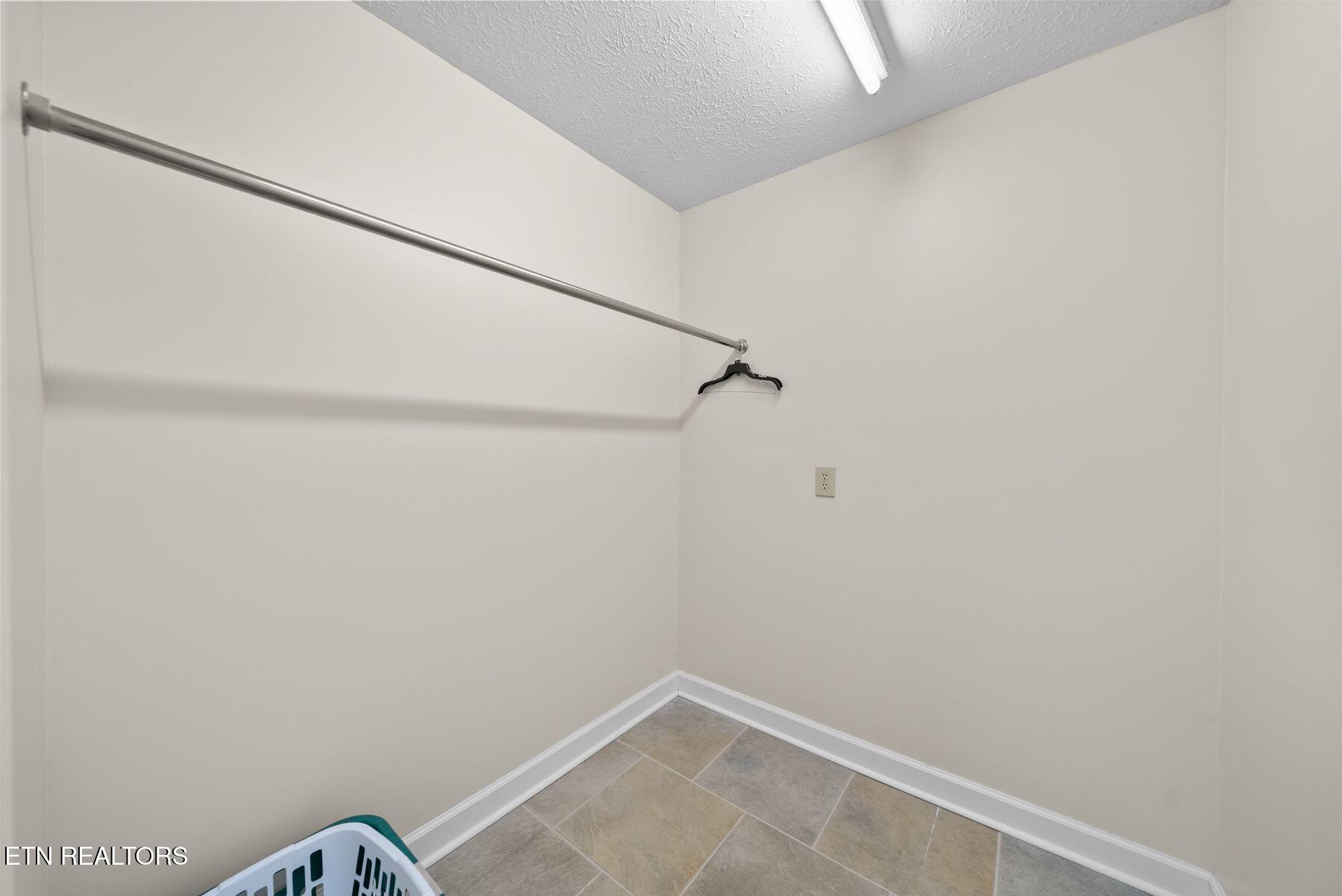 16 Trafalgar Lane Crossville TN 38558