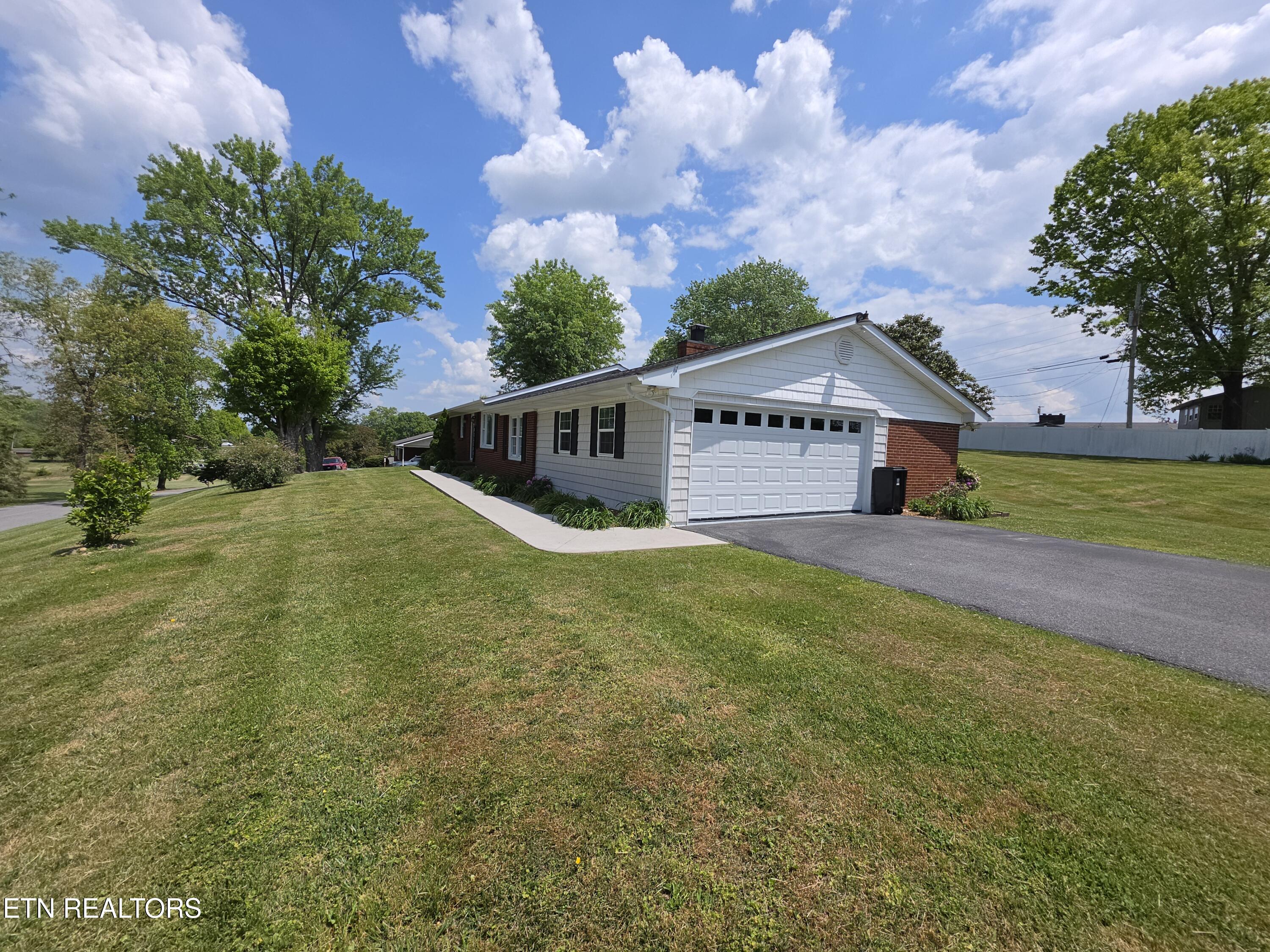 201 Coffey Street Tazewell TN 37879