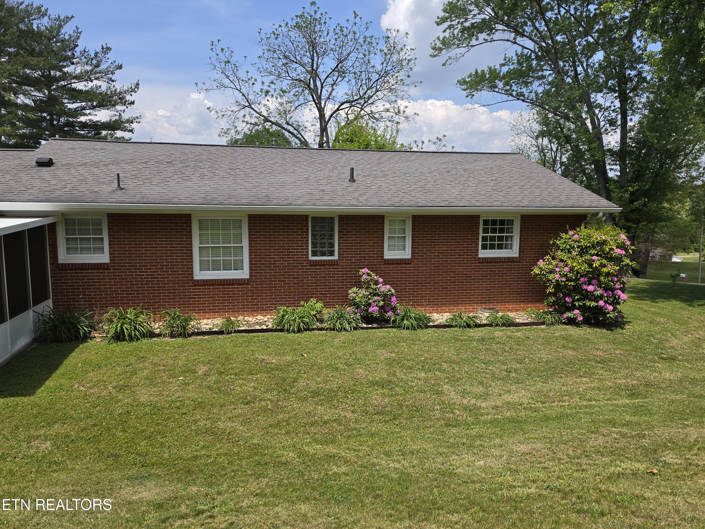 201 Coffey Street Tazewell TN 37879