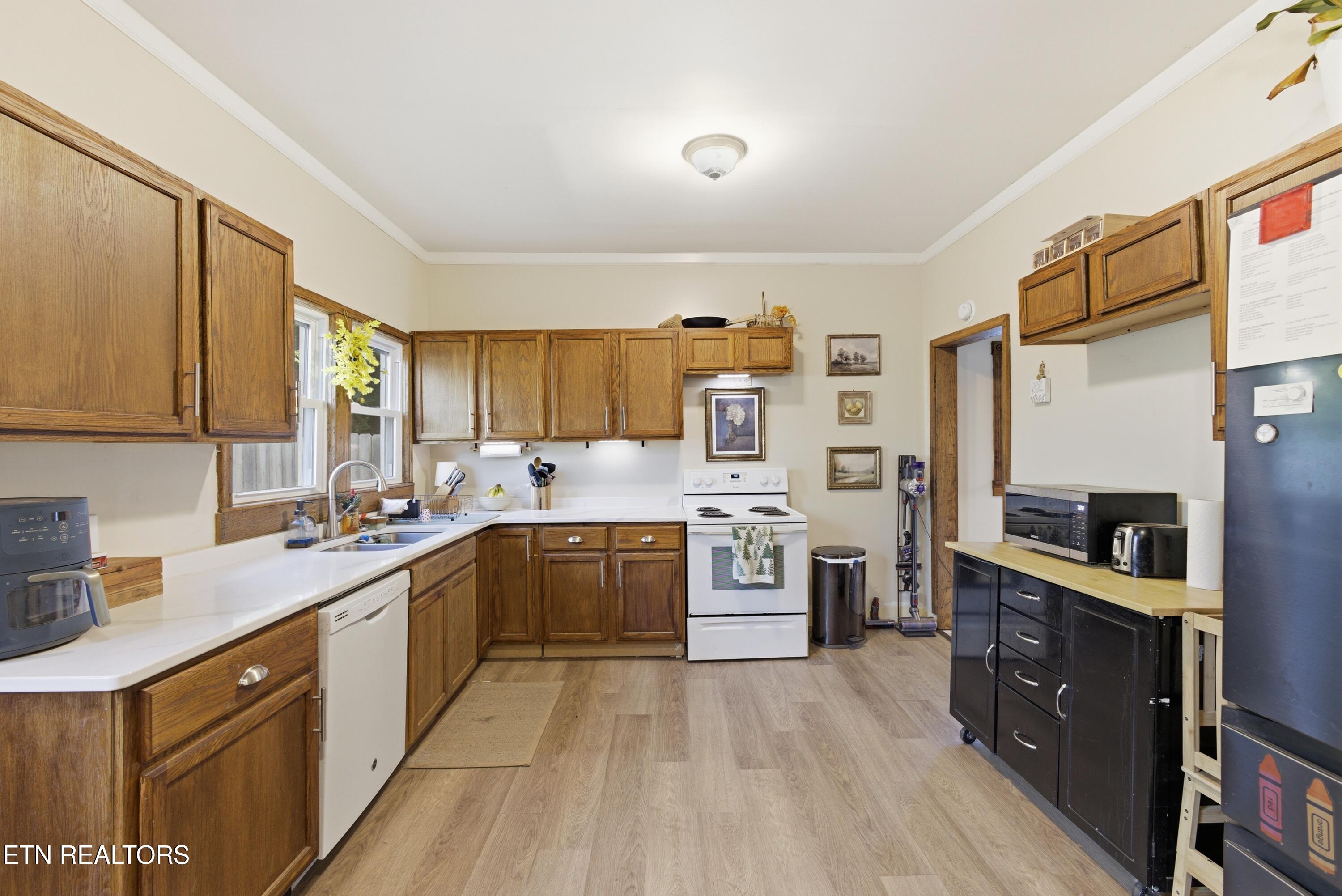 726 Clinton Street Harriman TN 37748