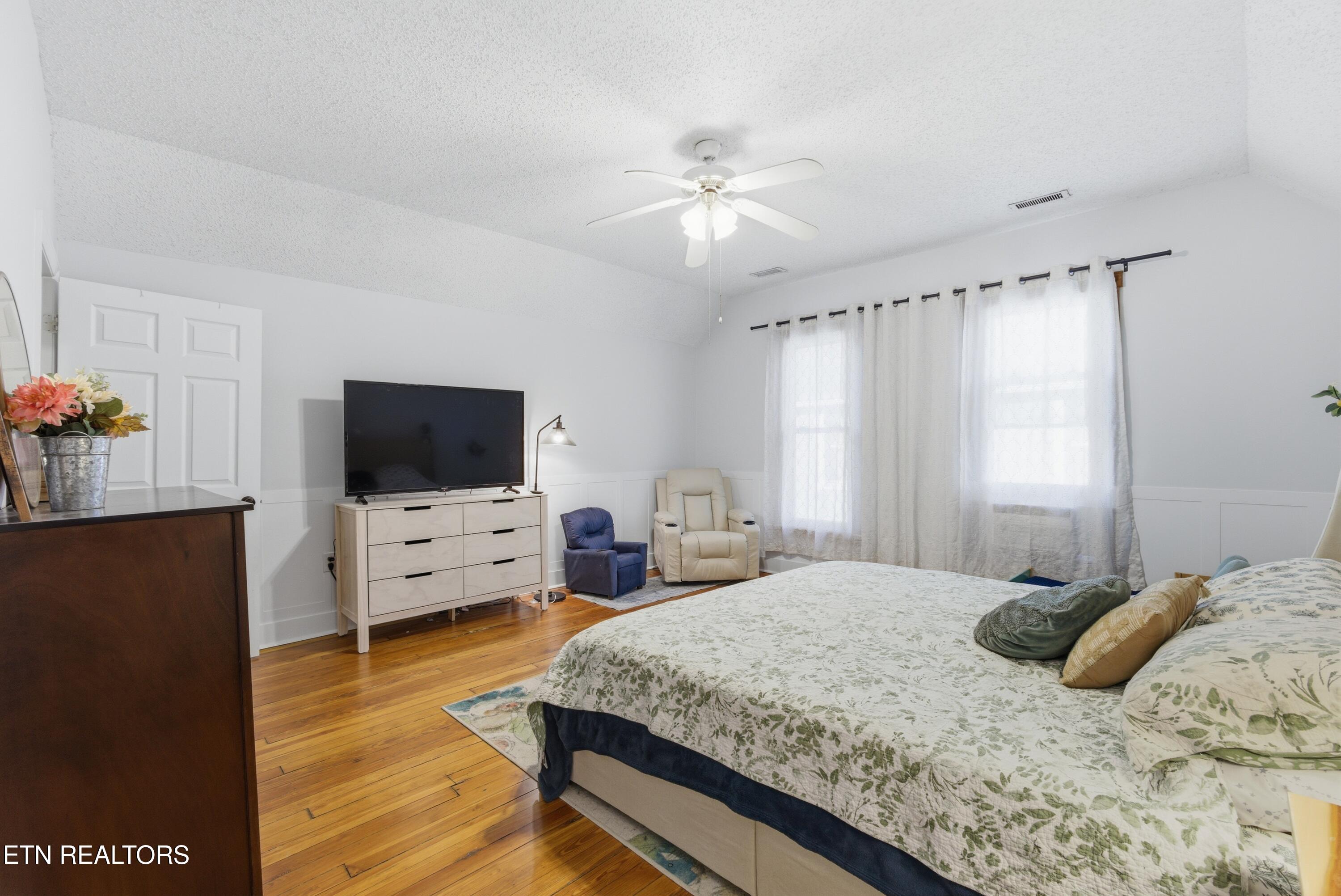 726 Clinton Street Harriman TN 37748