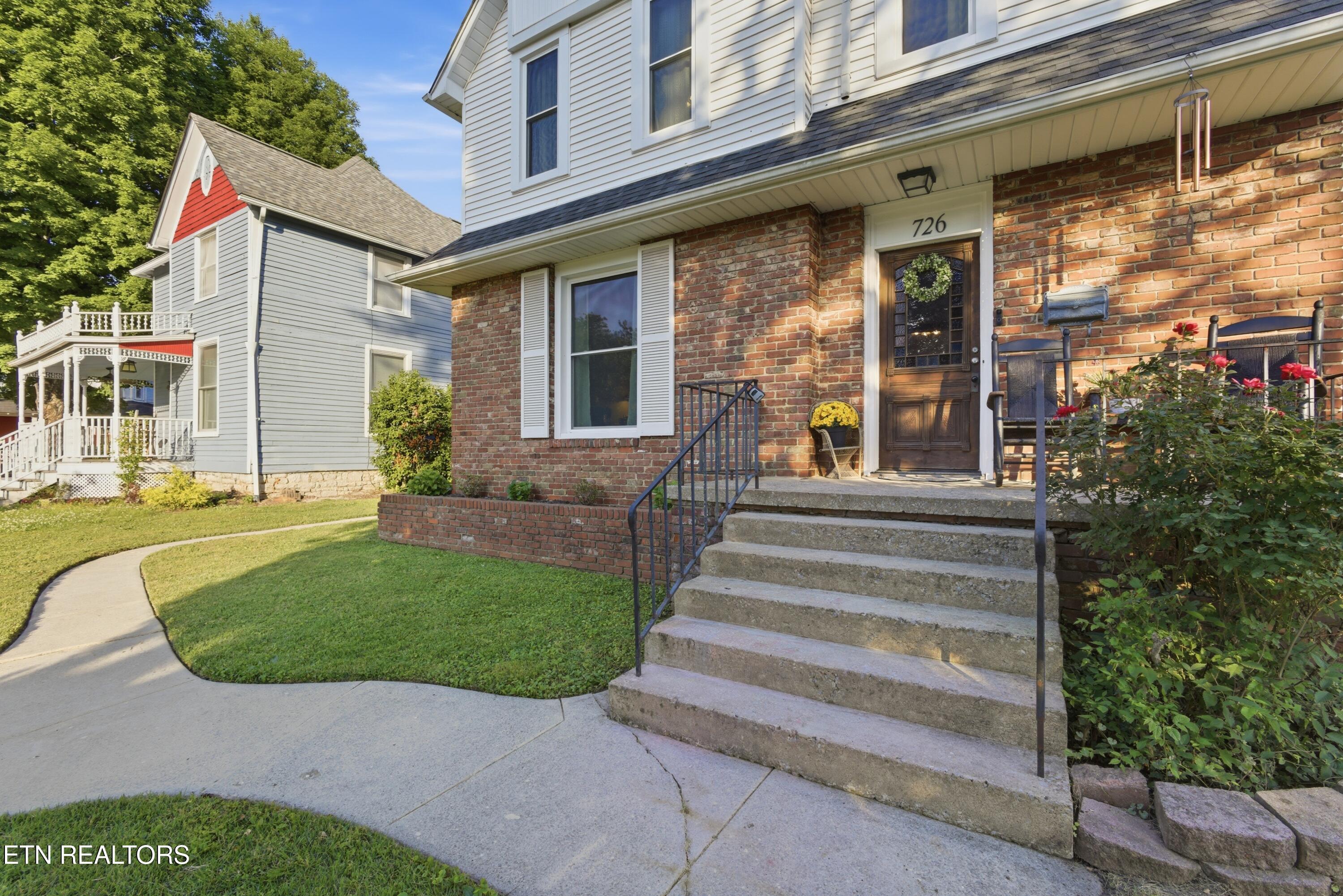 726 Clinton Street Harriman TN 37748