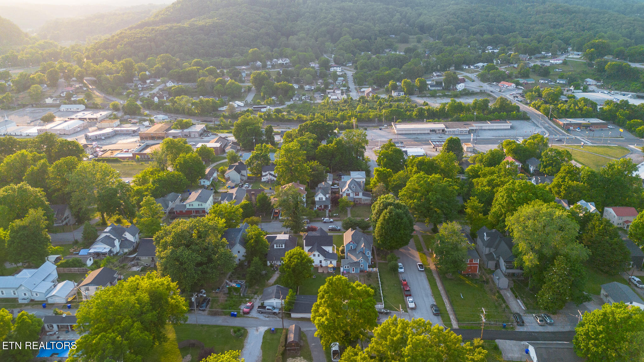 726 Clinton Street Harriman TN 37748
