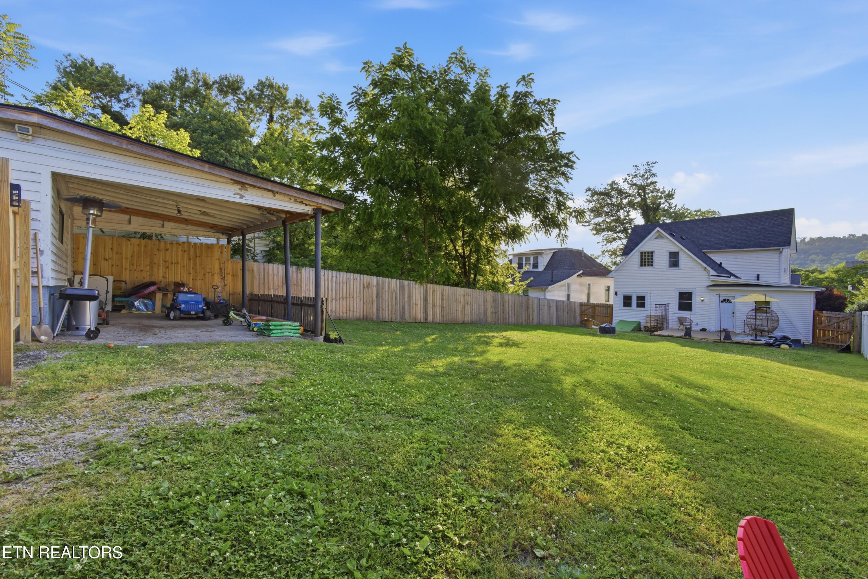 726 Clinton Street Harriman TN 37748