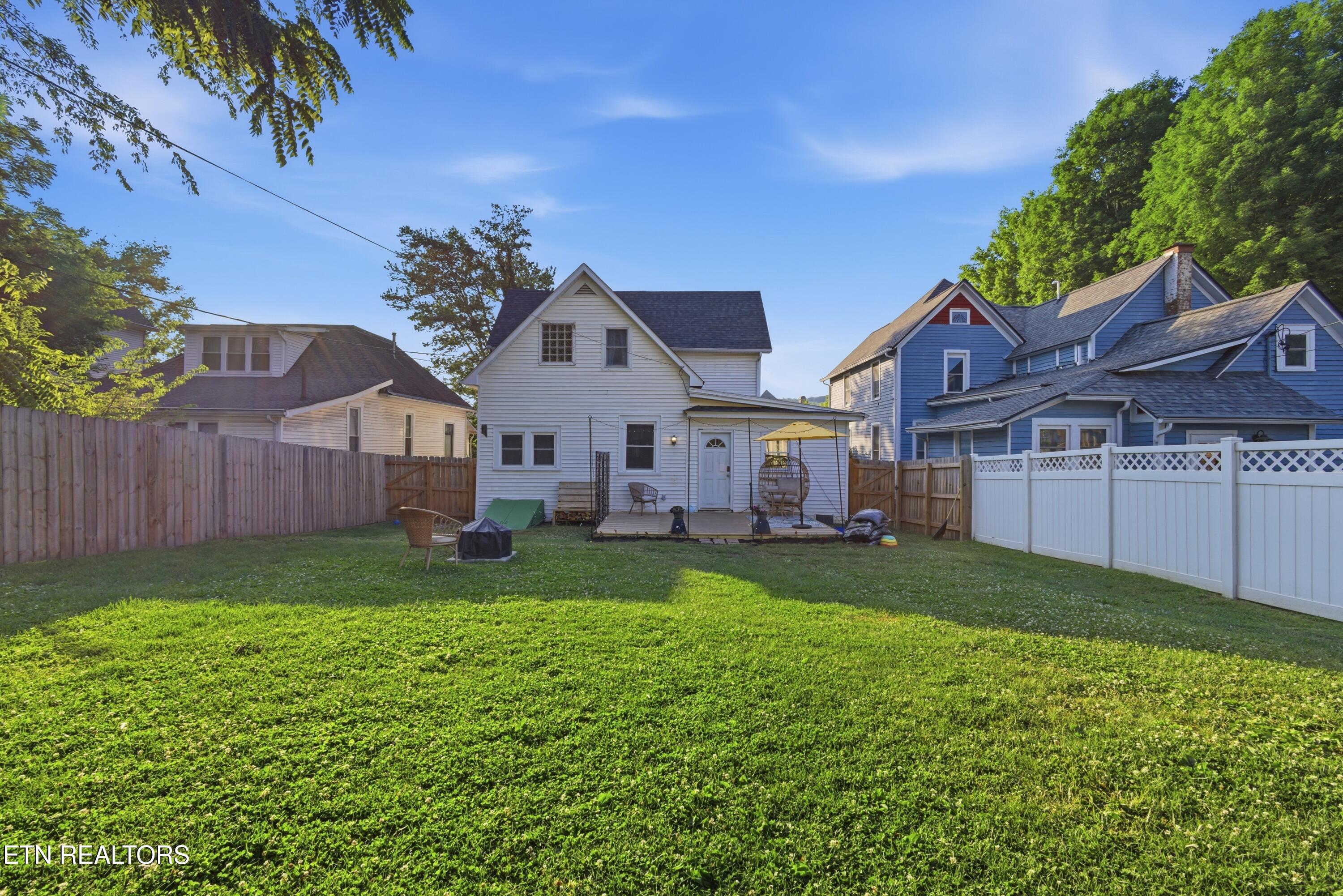 726 Clinton Street Harriman TN 37748