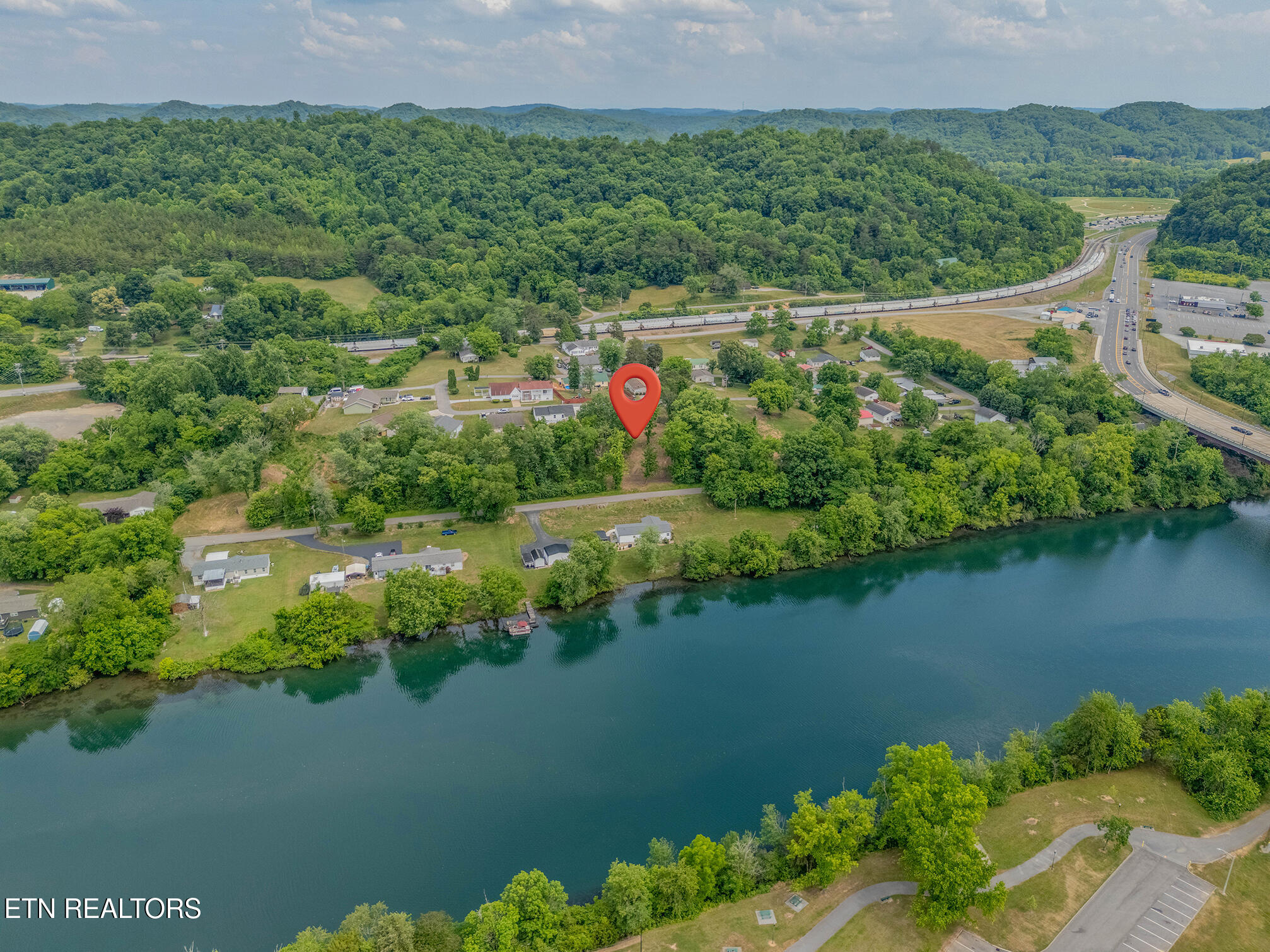 327 Rose Street Clinton TN 37716
