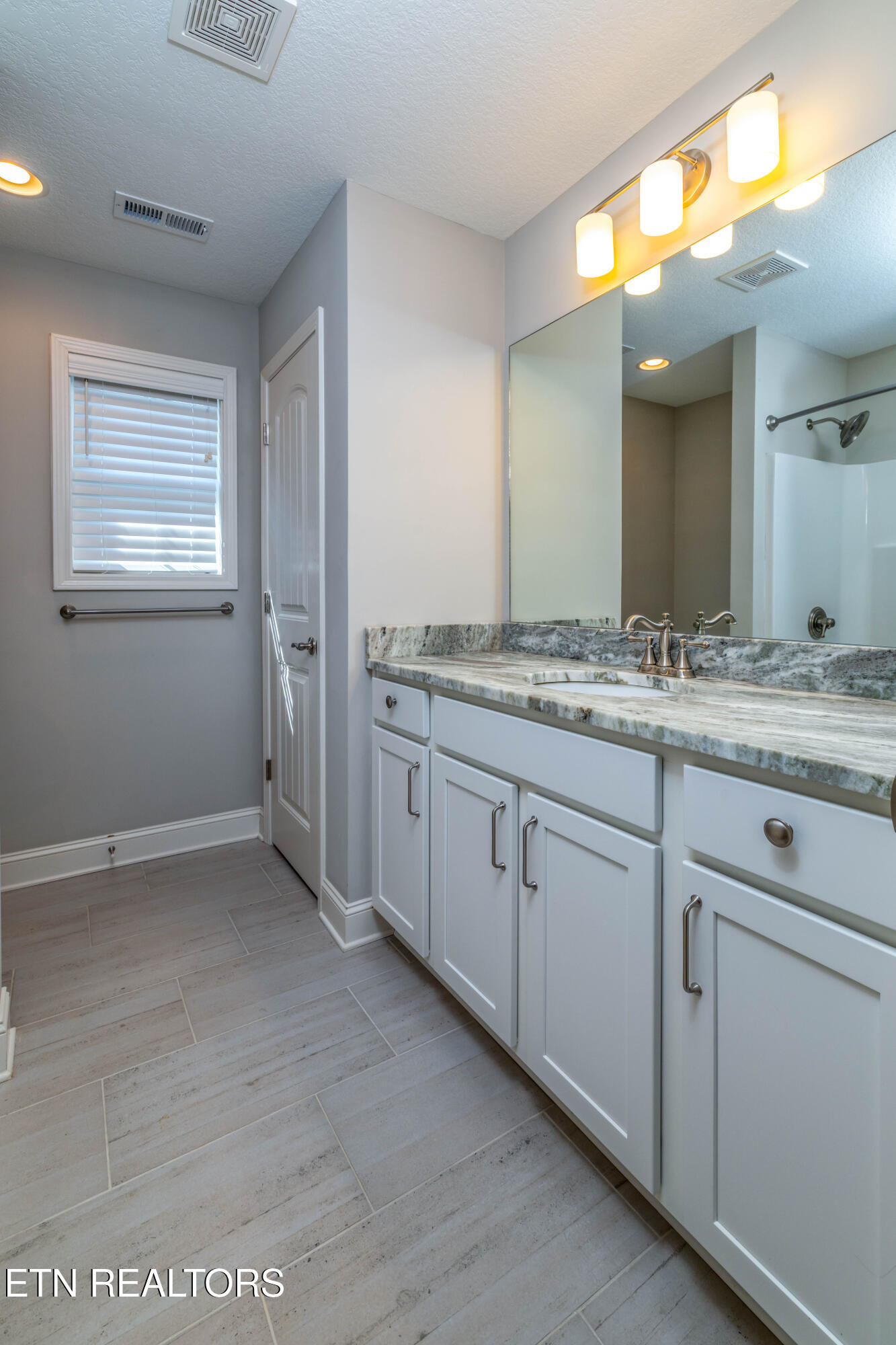 1111 Snowy Peak Lane Knoxville TN 37922