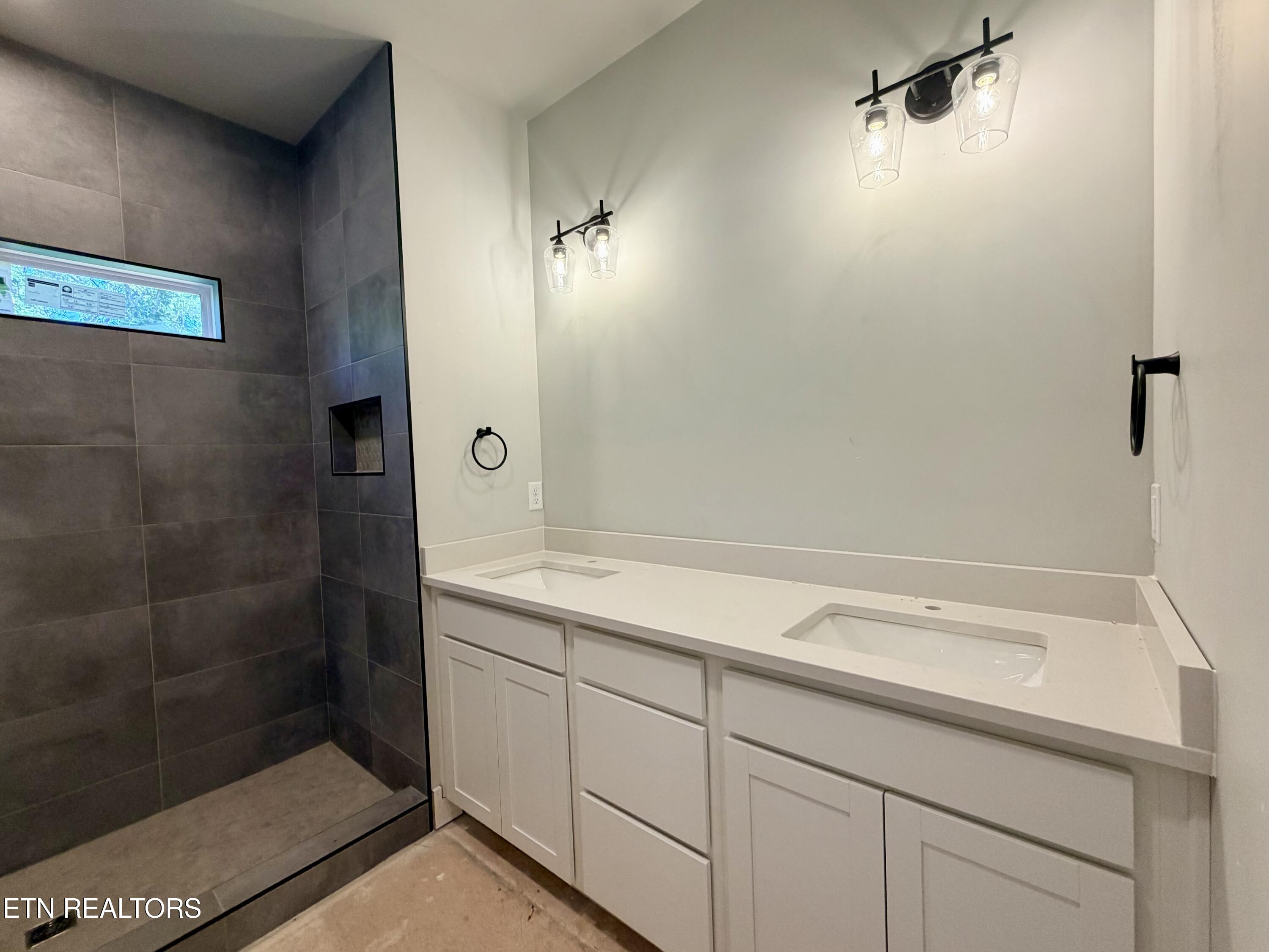 222 English Oak Lane Lenoir City TN 37771