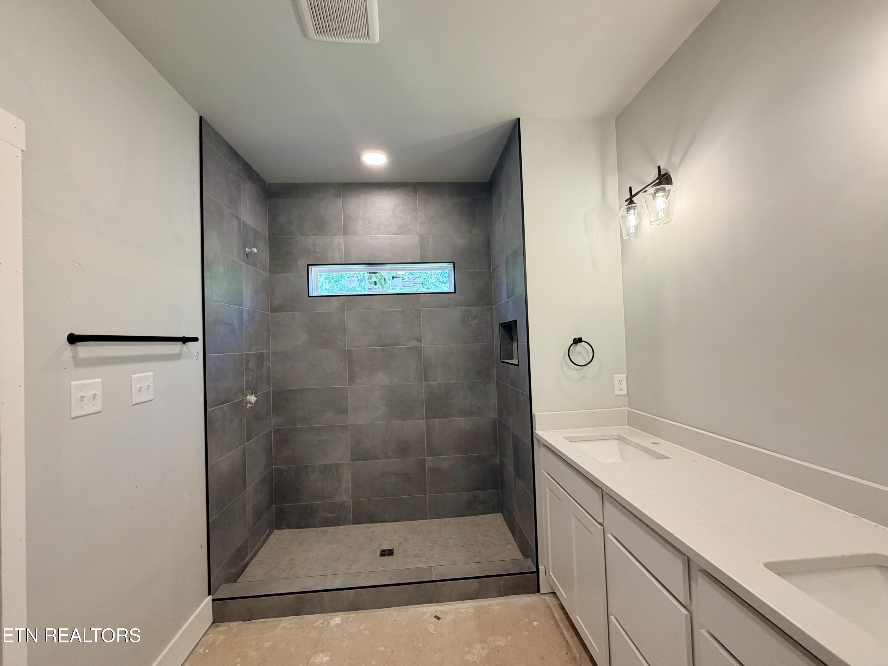 222 English Oak Lane Lenoir City TN 37771