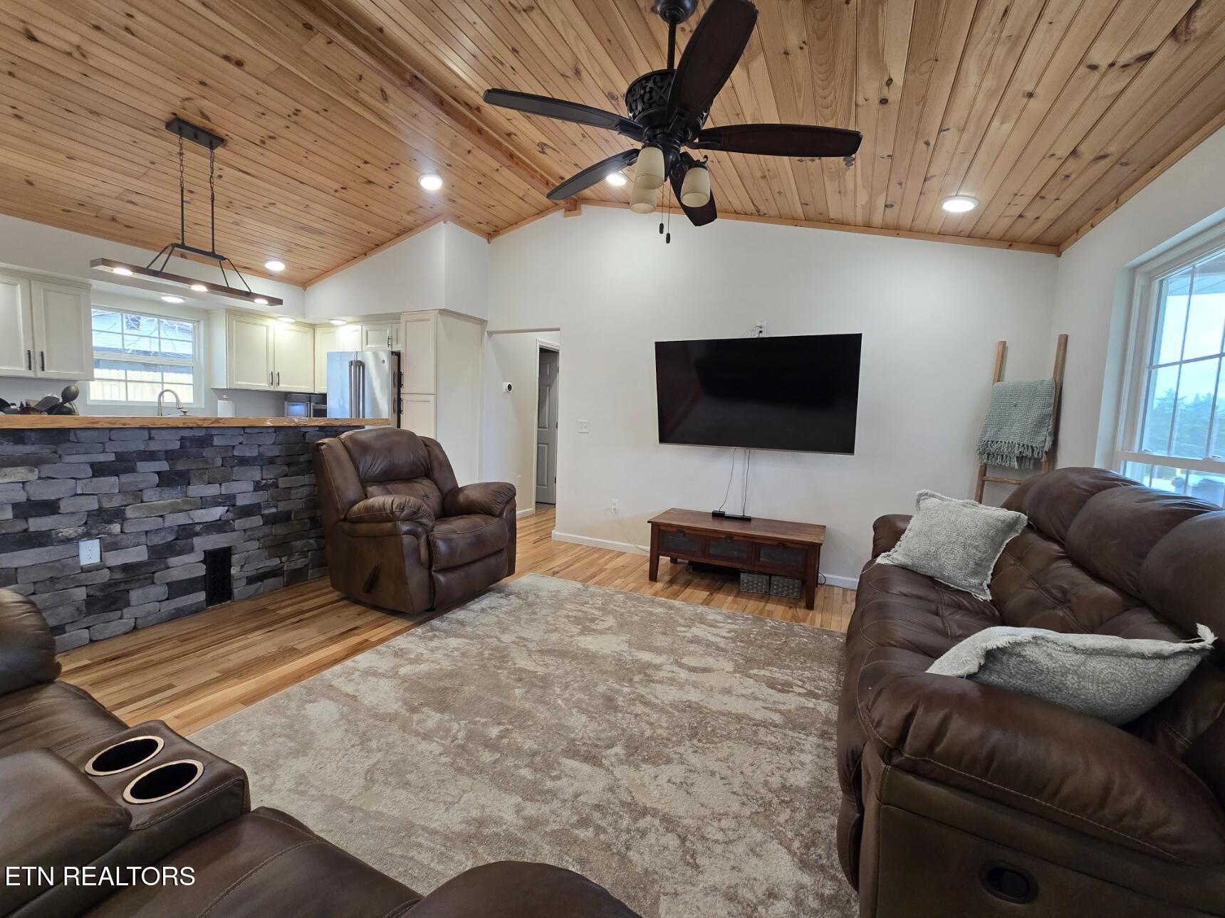 806 Cooper Lake Road Oneida TN 37841