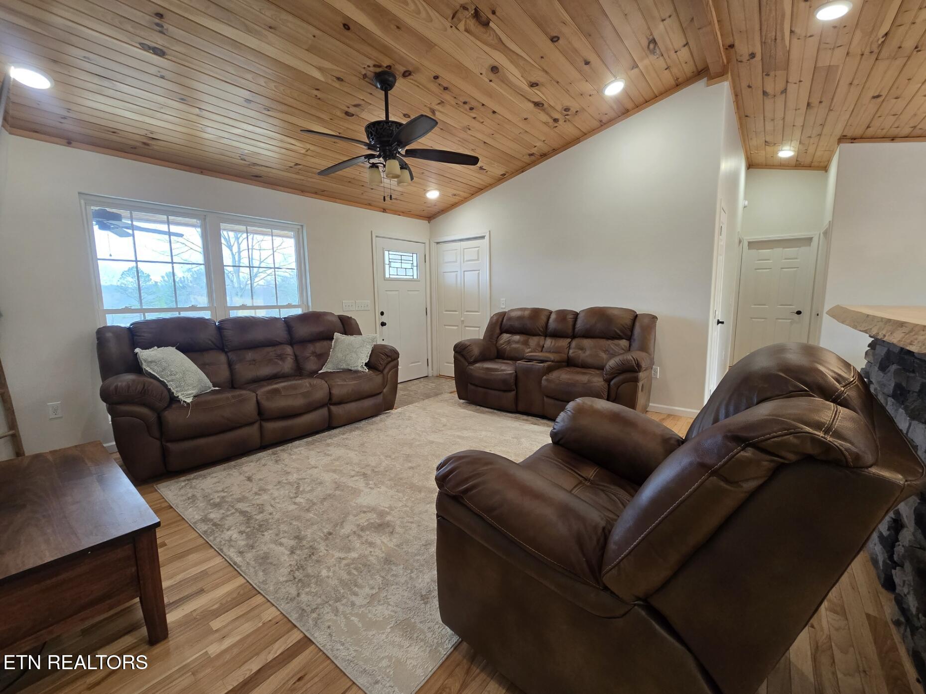 806 Cooper Lake Road Oneida TN 37841