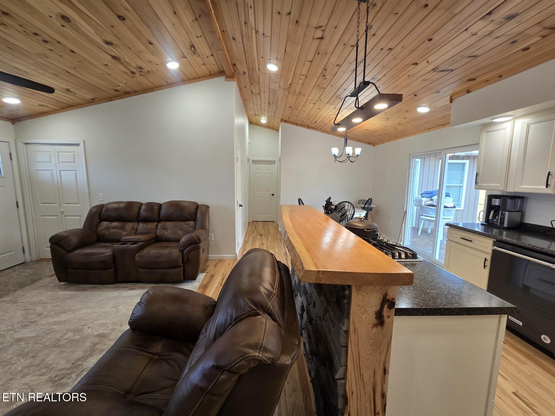 806 Cooper Lake Road Oneida TN 37841