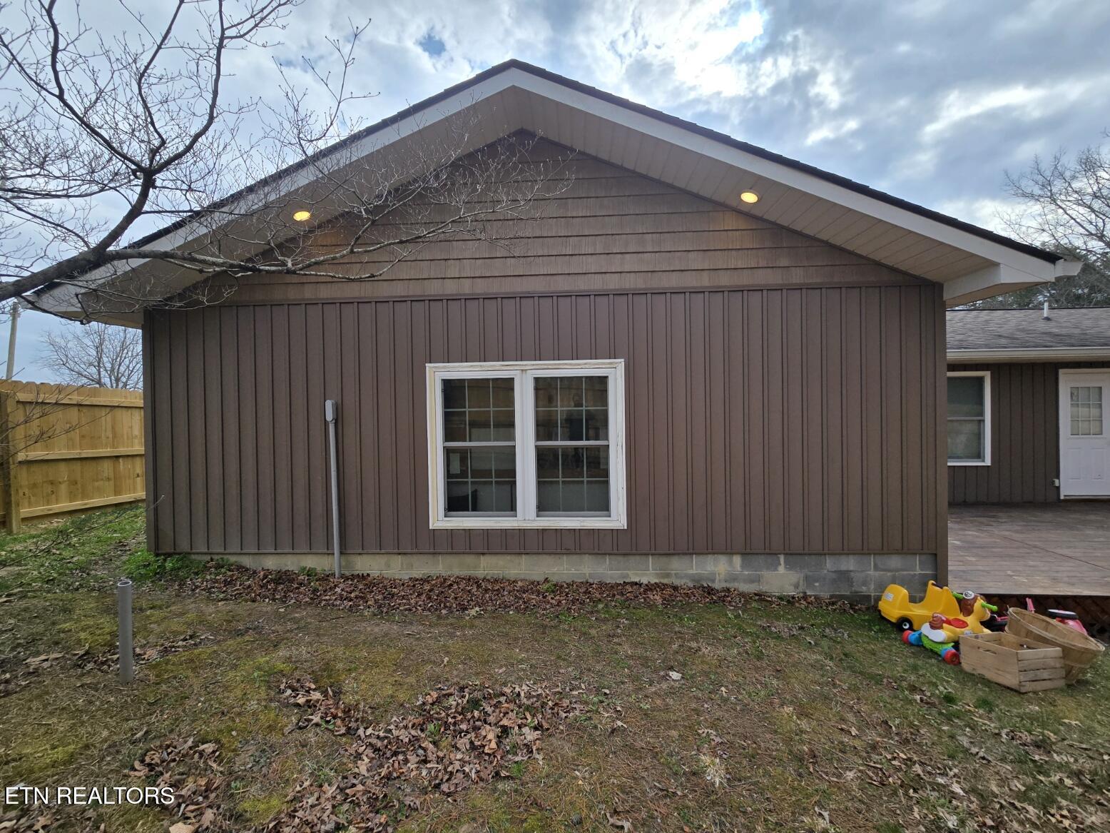 806 Cooper Lake Road Oneida TN 37841