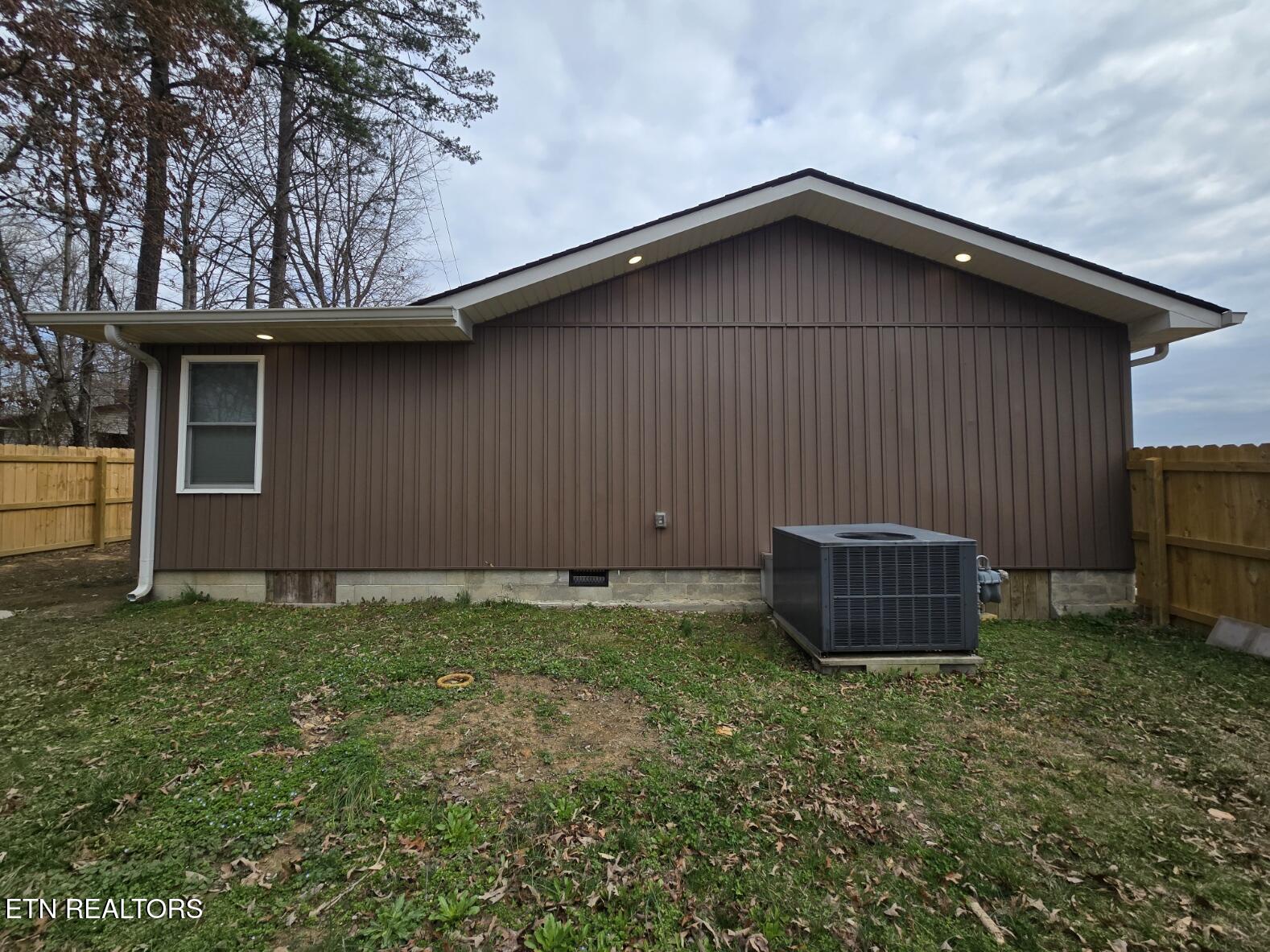 806 Cooper Lake Road Oneida TN 37841