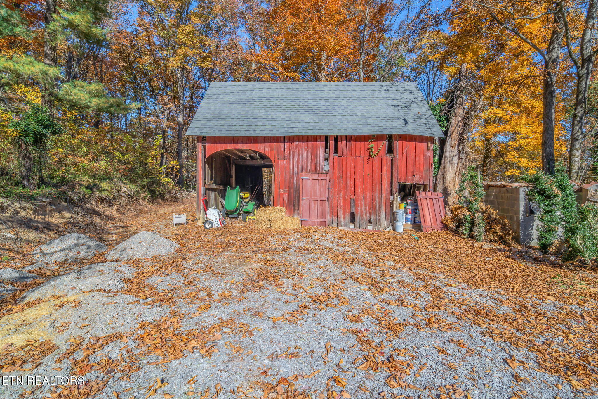 692 Possum Trot Road Grandview TN 37337