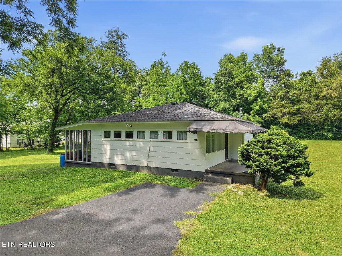 607 S Charles G Seivers Boulevard Clinton TN 37716