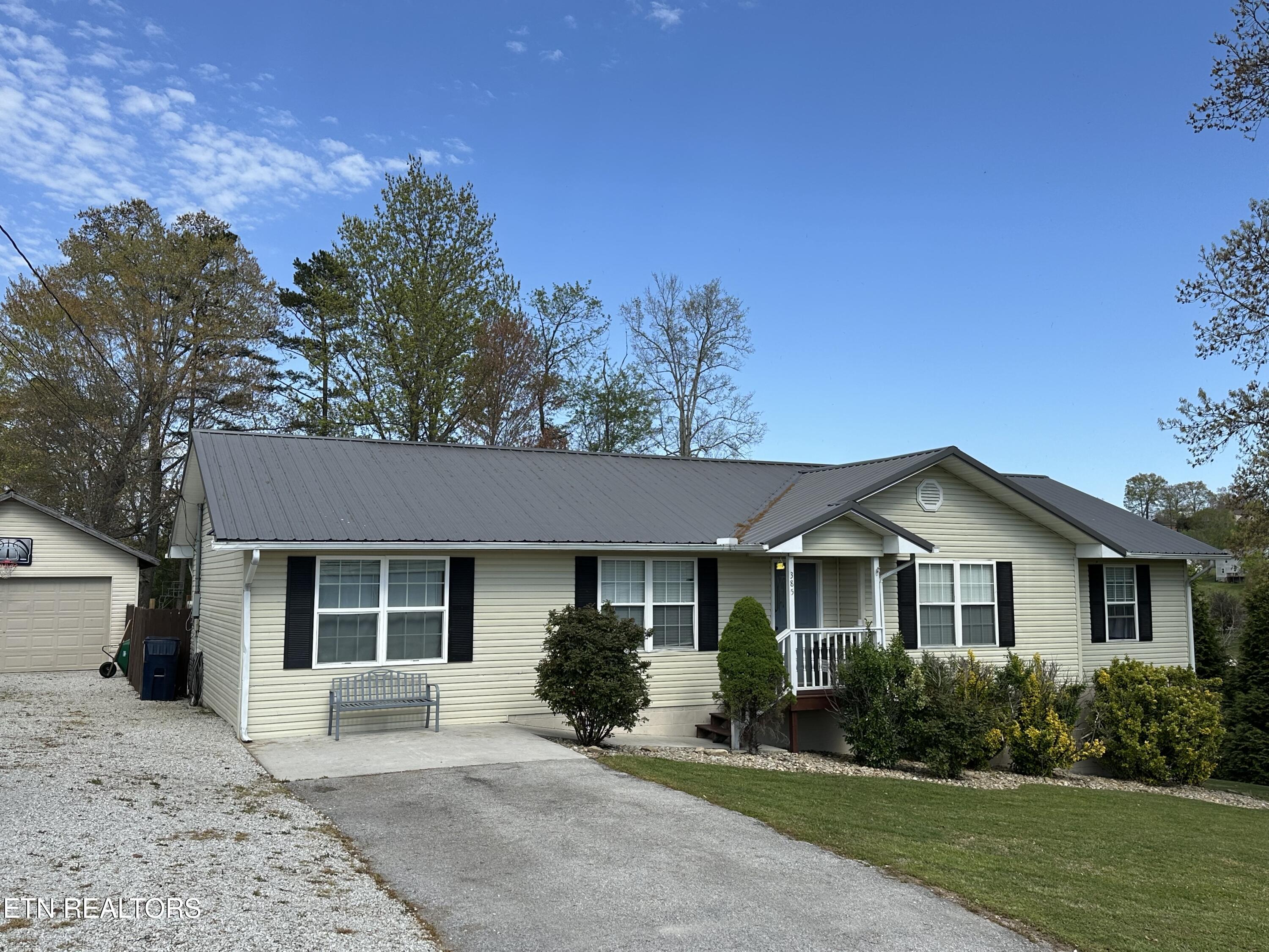 385 Mcghee Lane Jacksboro TN 37757