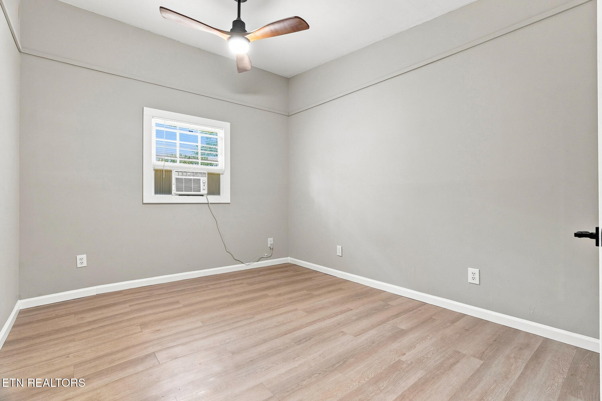 154 White Oak Lane Caryville TN 37714