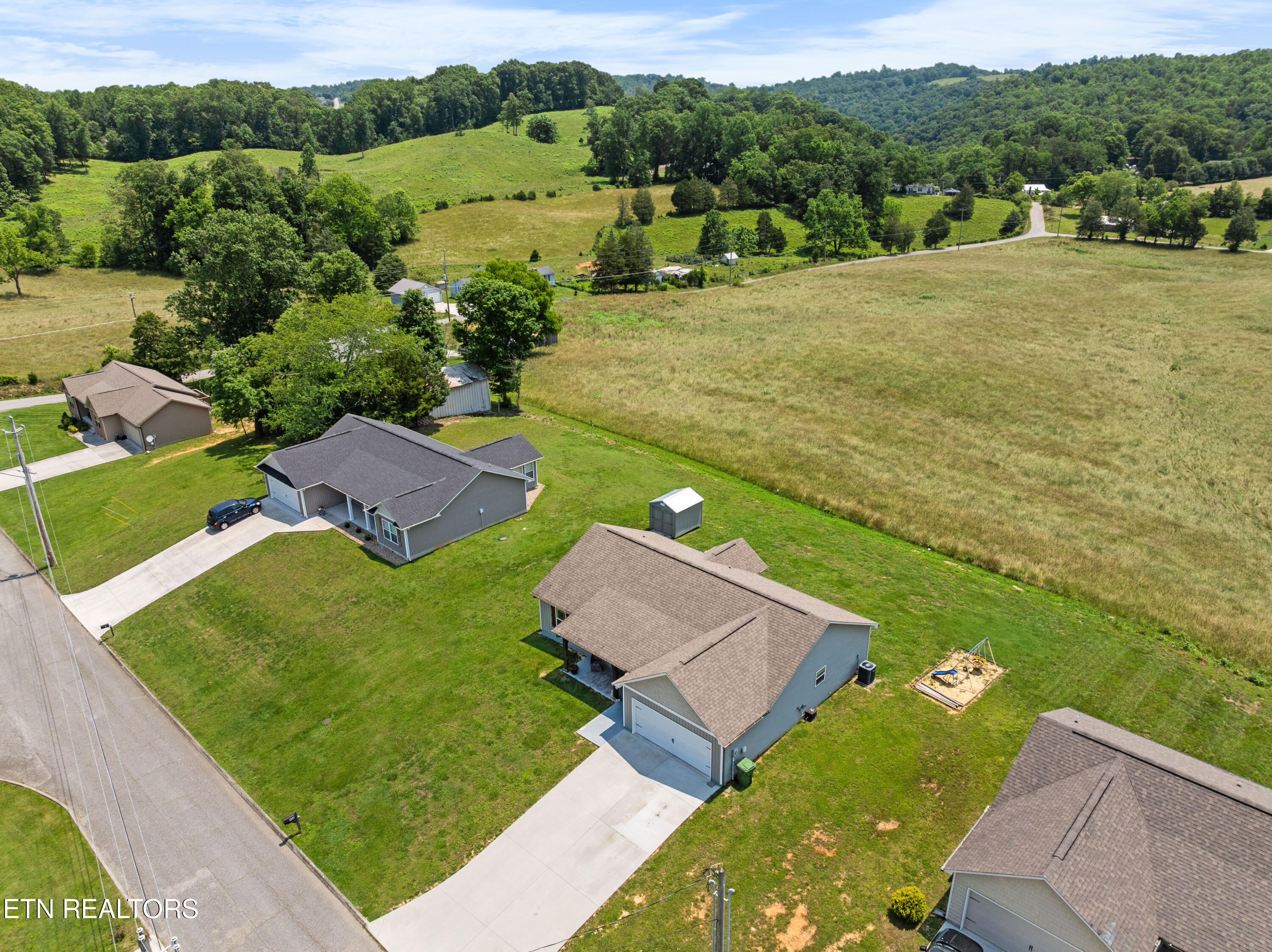 137 Storm Lane Jacksboro TN 37757