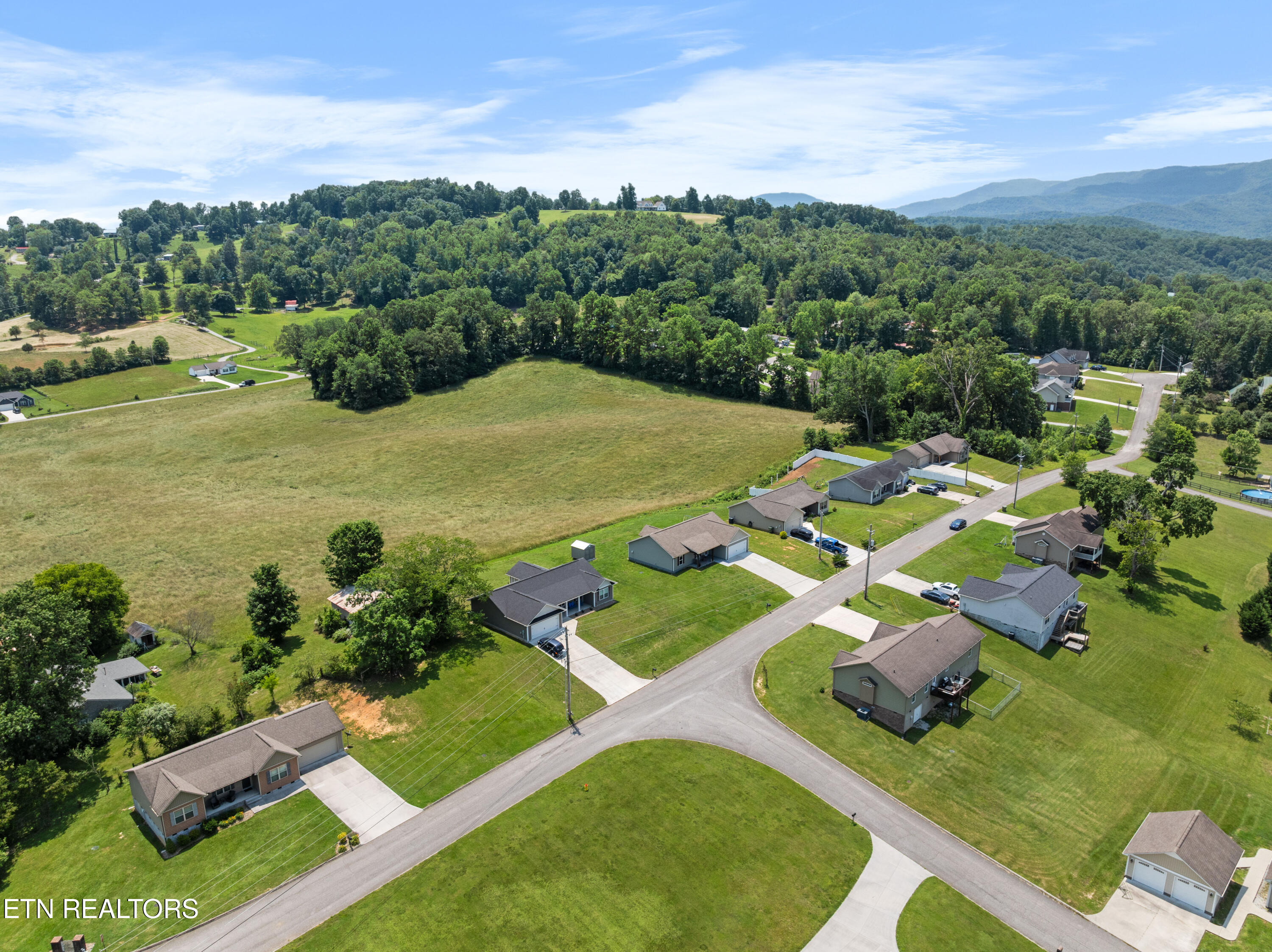 137 Storm Lane Jacksboro TN 37757