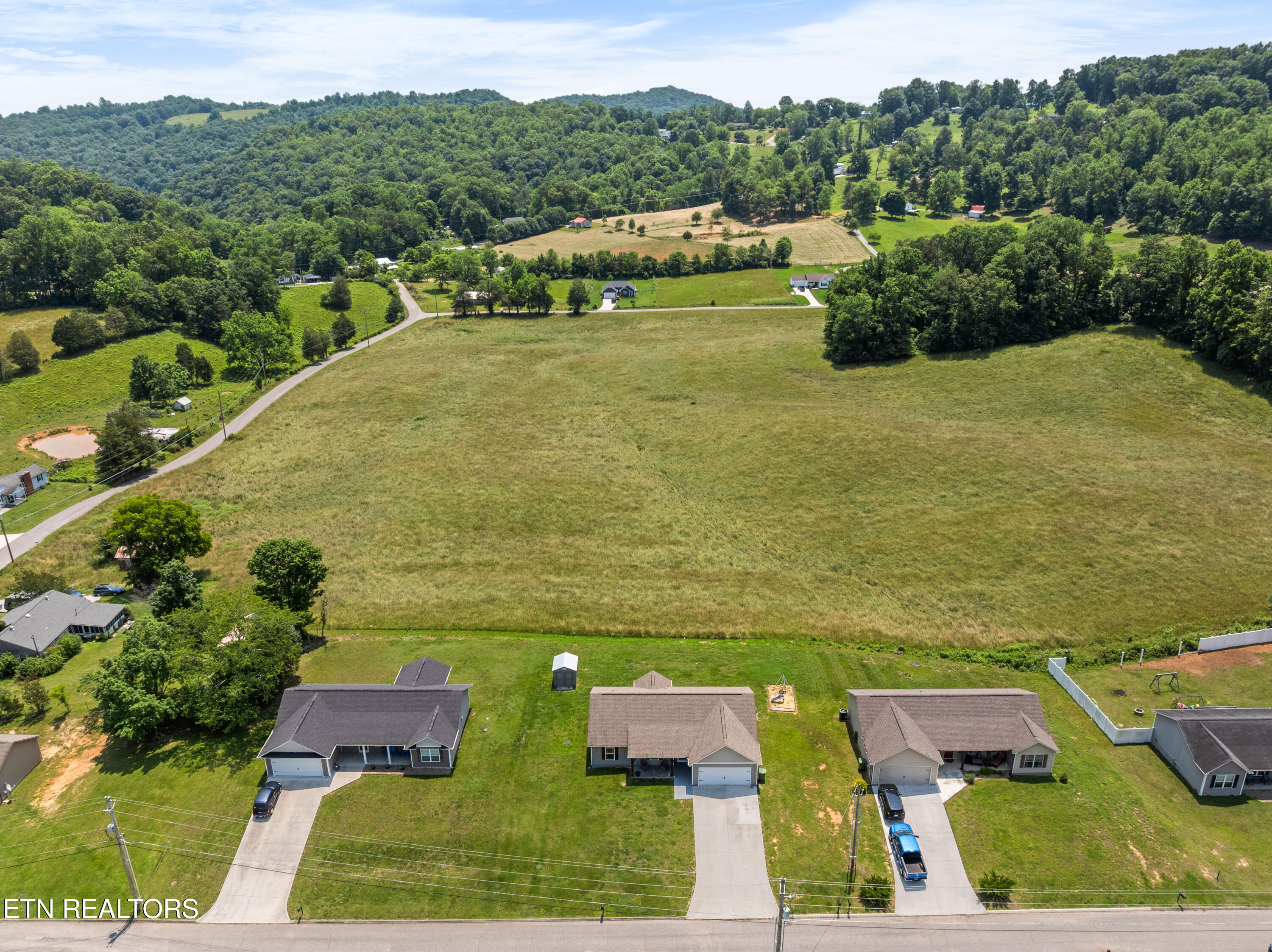 137 Storm Lane Jacksboro TN 37757