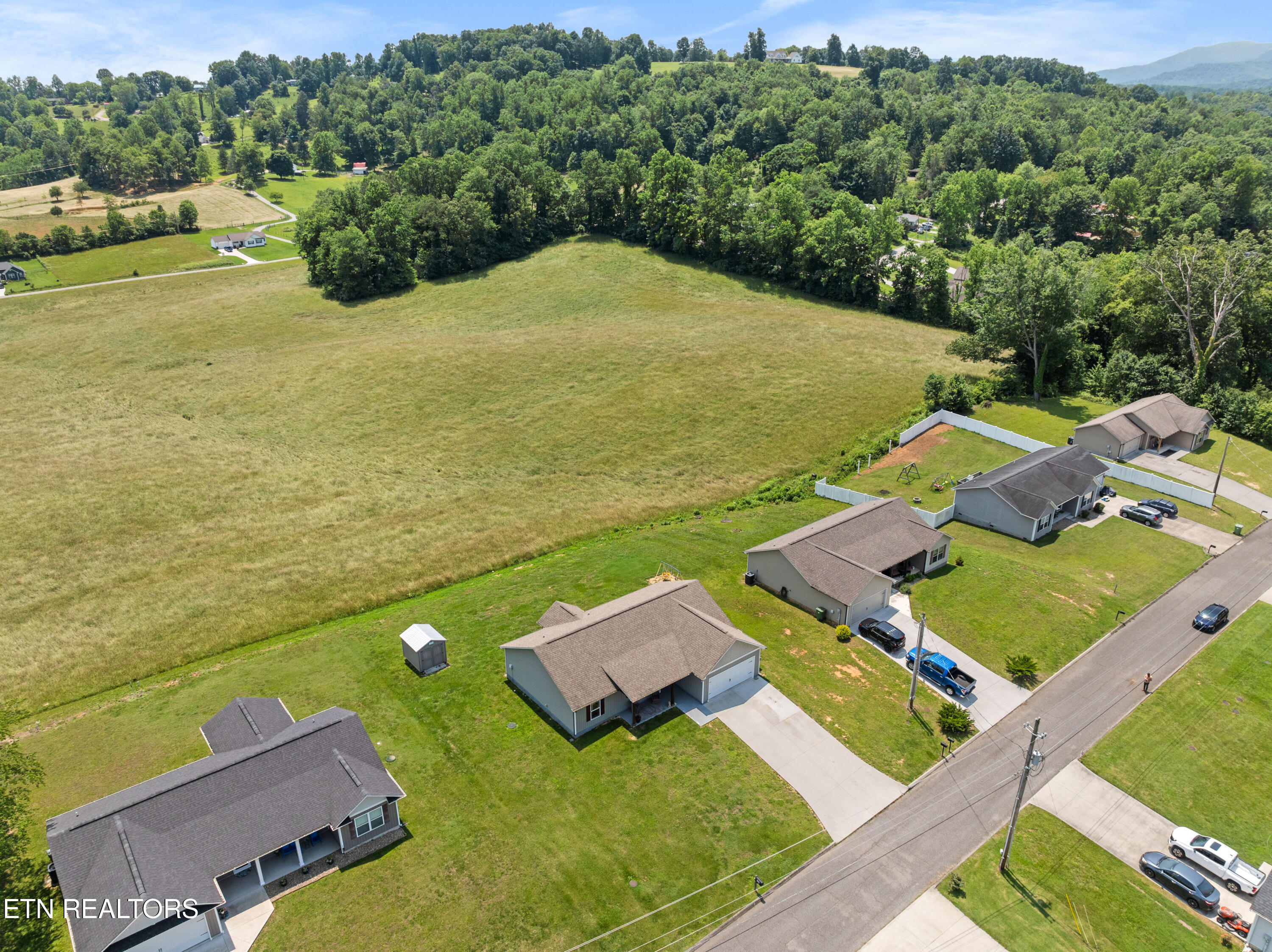 137 Storm Lane Jacksboro TN 37757