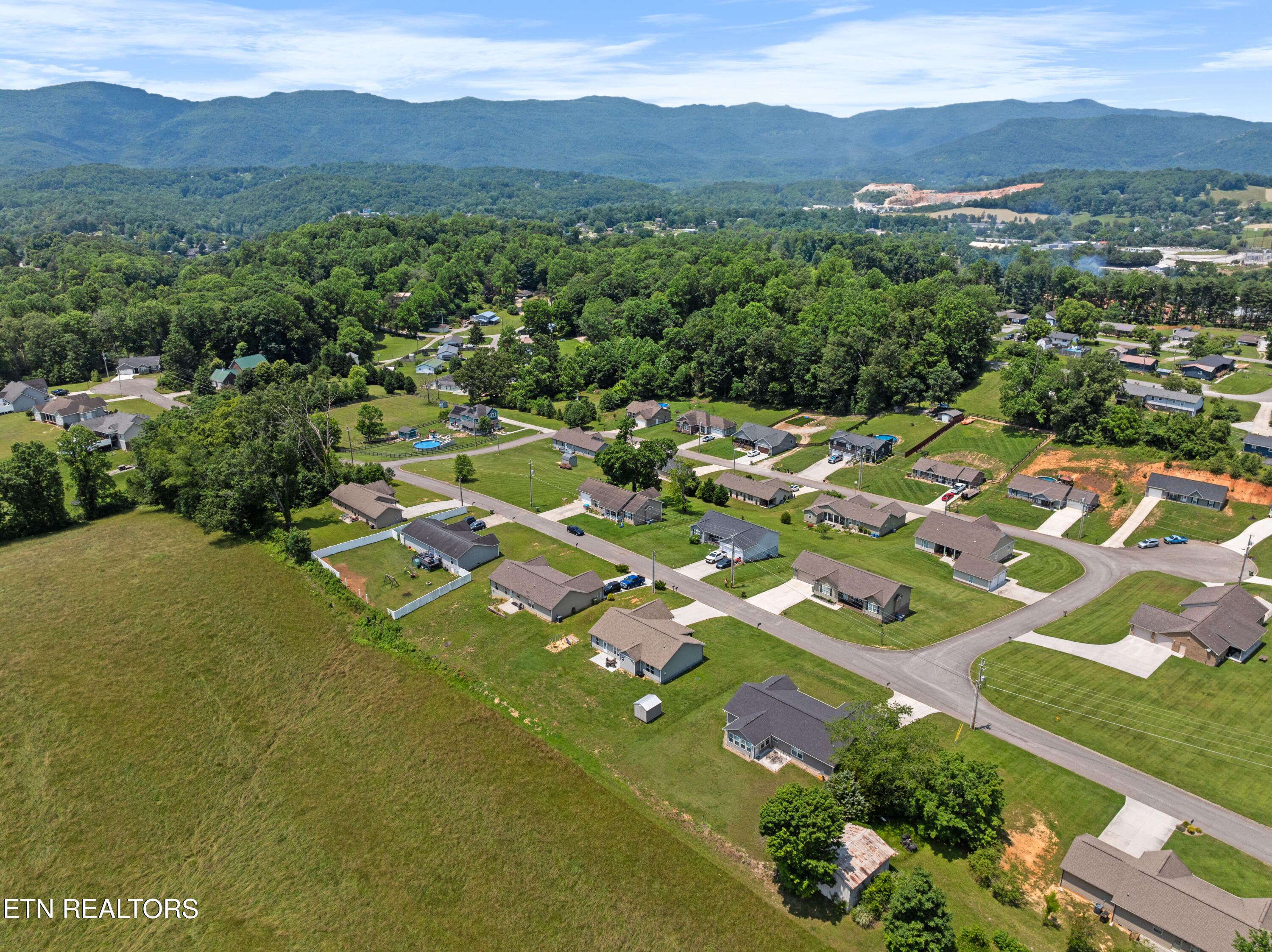 137 Storm Lane Jacksboro TN 37757