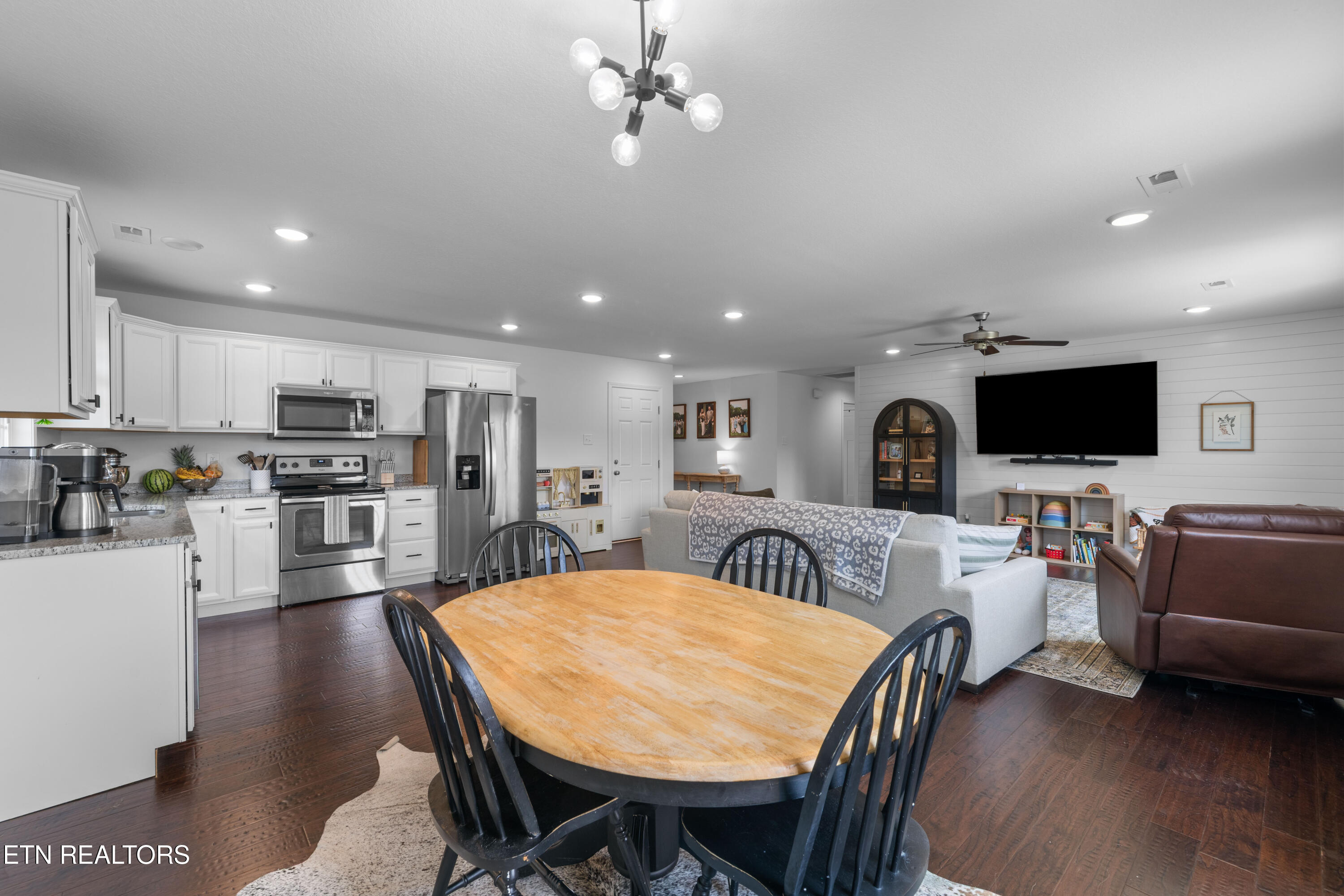 137 Storm Lane Jacksboro TN 37757