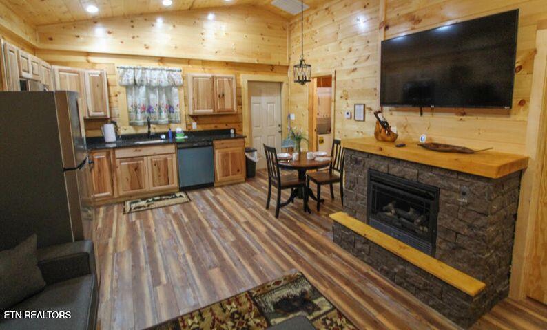 1695 Misty Hollow Way Gatlinburg TN 37738