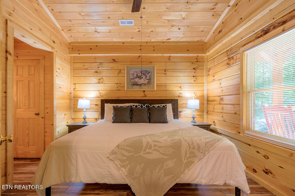 1695 Misty Hollow Way Gatlinburg TN 37738