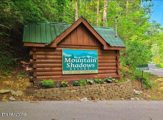 1695 Misty Hollow Way Gatlinburg TN 37738