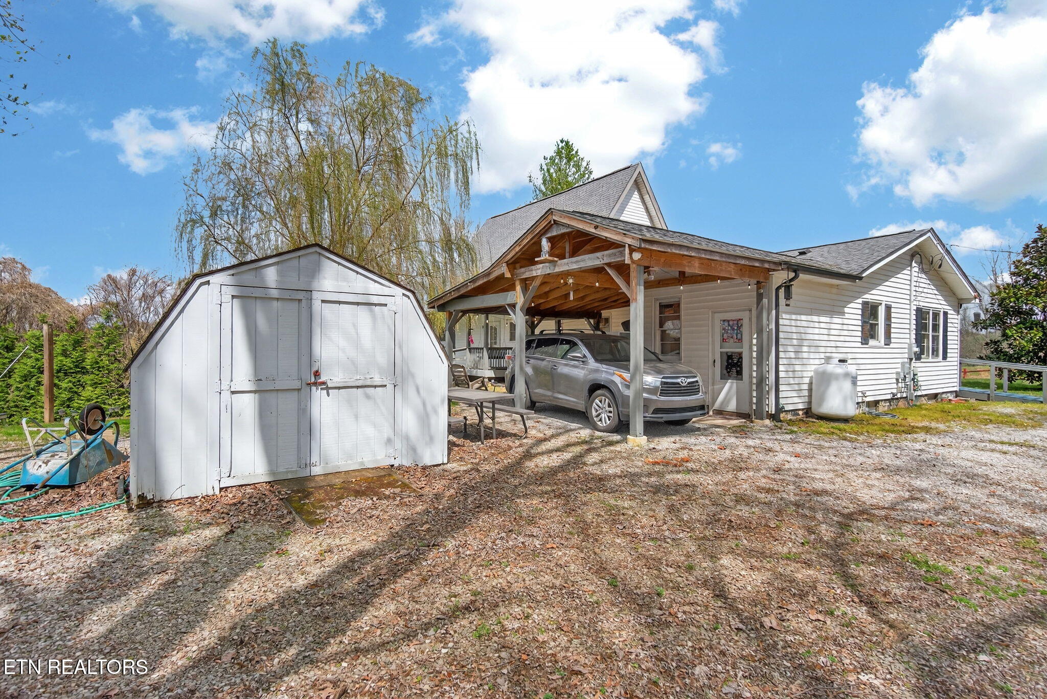 314 Smyrna Road Byrdstown TN 38549