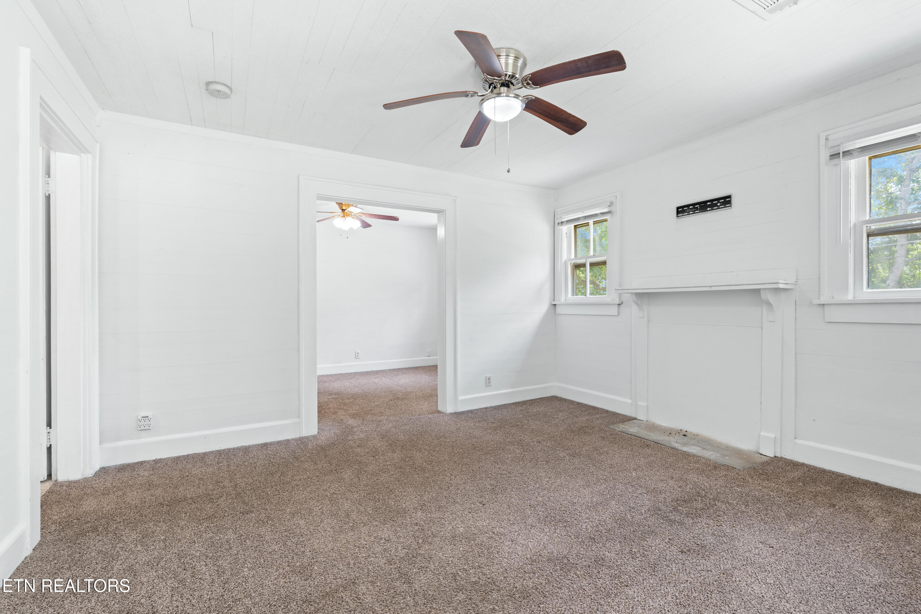323 Lee Road Clinton TN 37716