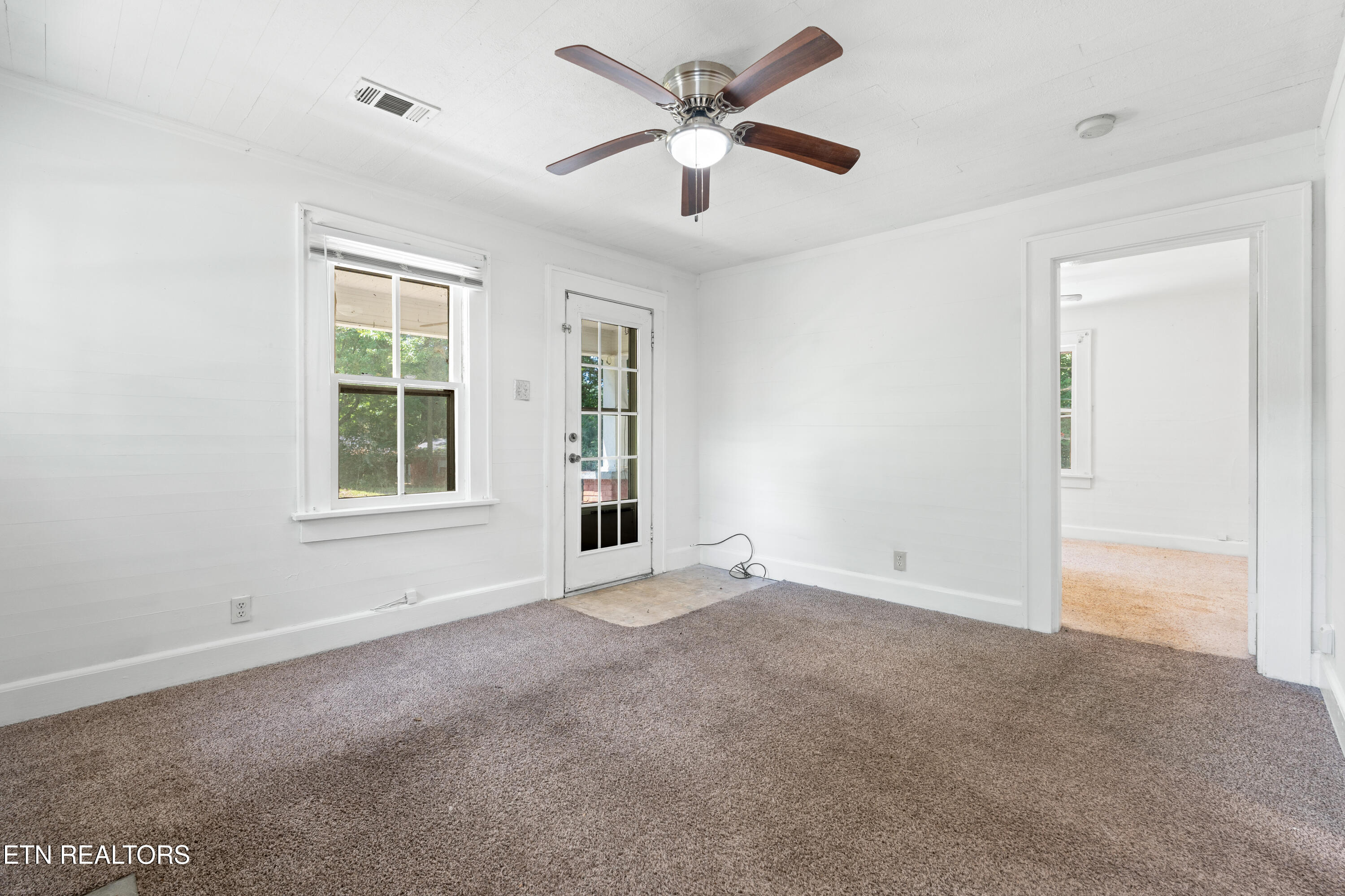 323 Lee Road Clinton TN 37716