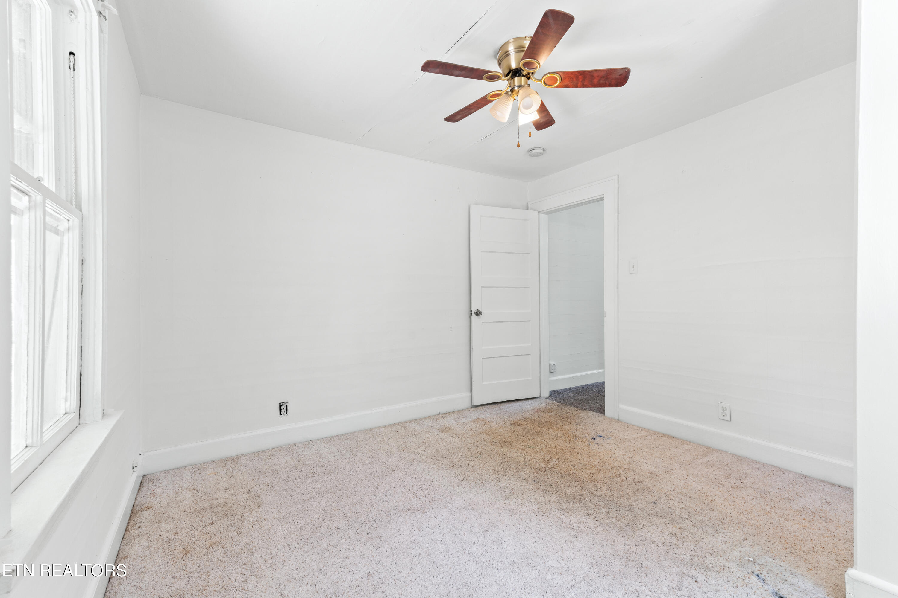 323 Lee Road Clinton TN 37716