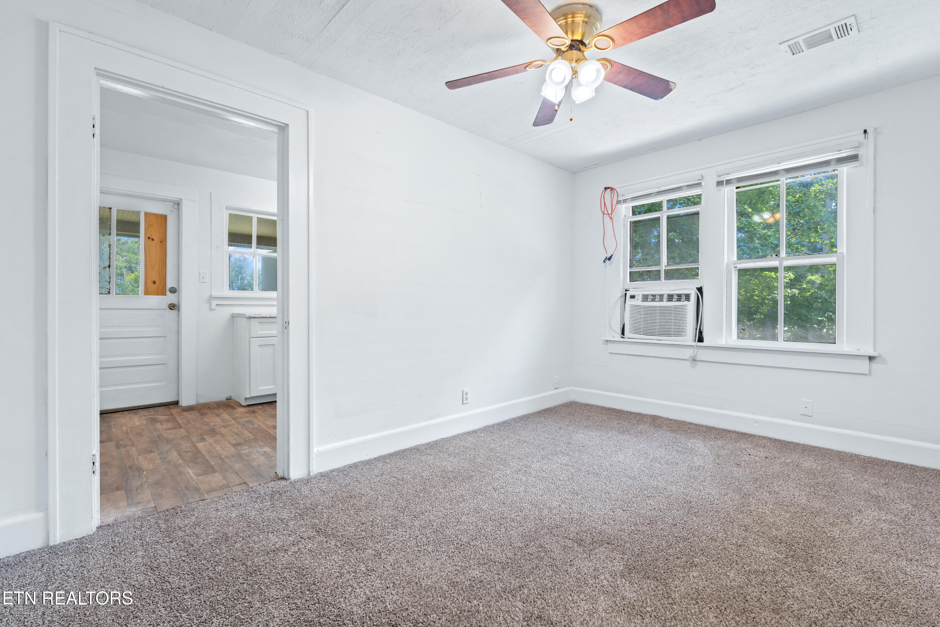 323 Lee Road Clinton TN 37716