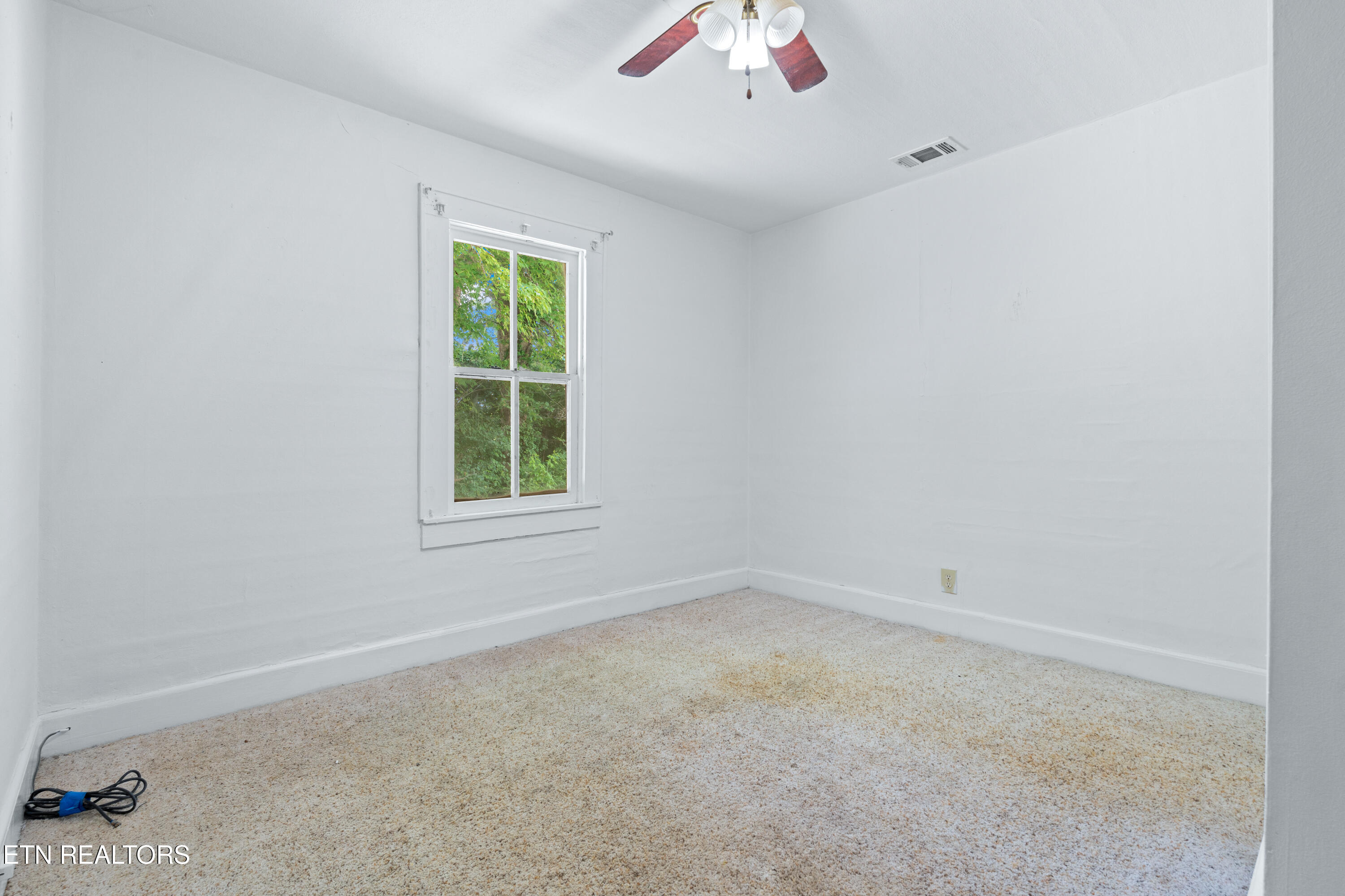 323 Lee Road Clinton TN 37716