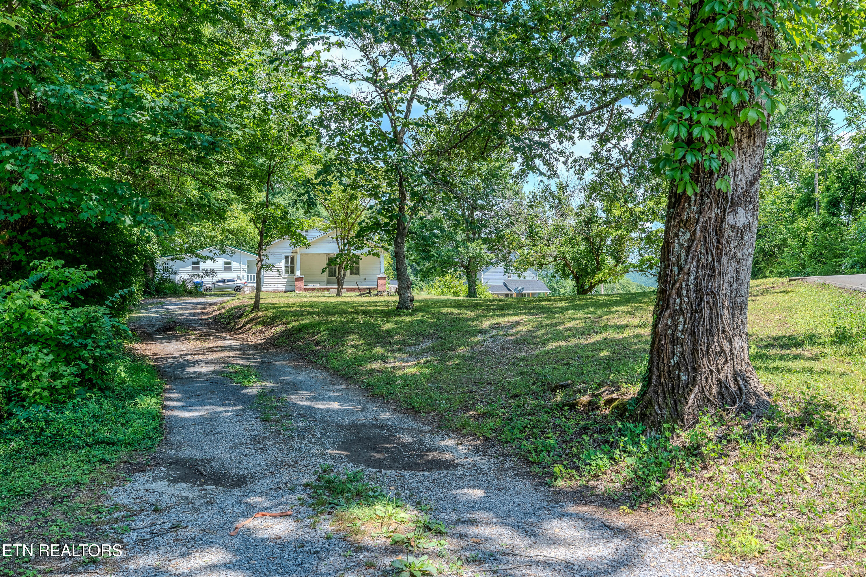 323 Lee Road Clinton TN 37716